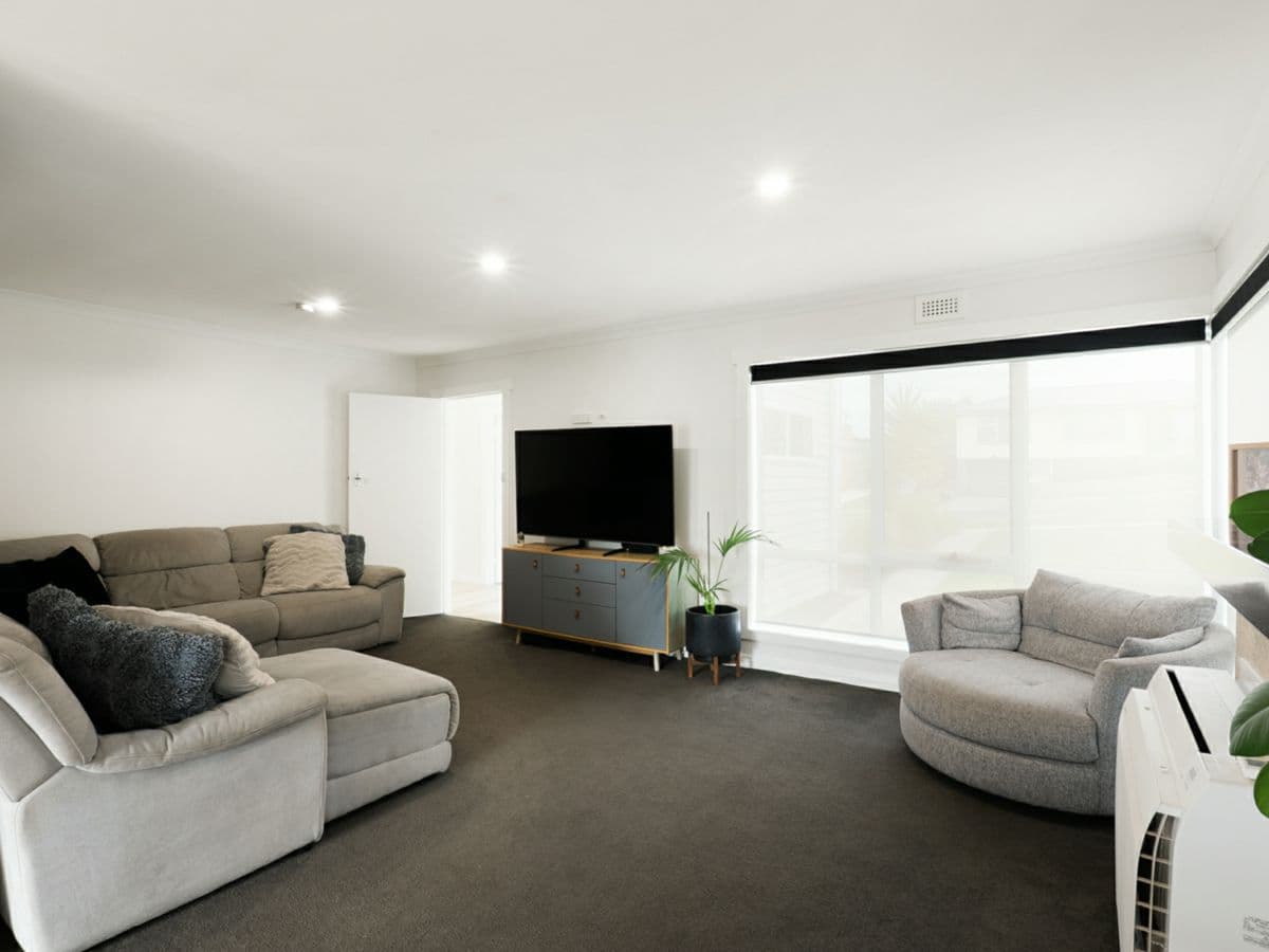 19 Highview Crescent, DEVONPORT, Devonport - Thumbnail 3