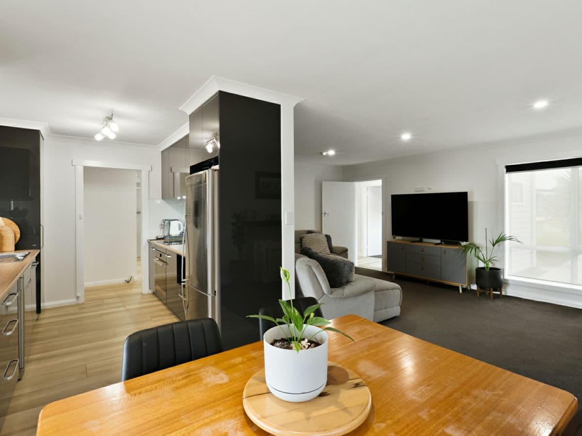 19 Highview Crescent, DEVONPORT, Devonport - Thumbnail 5