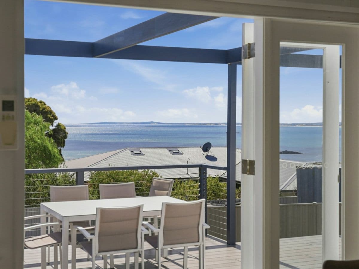 43 Marilyn Drive, BRIDPORT, Bridport - Image 1