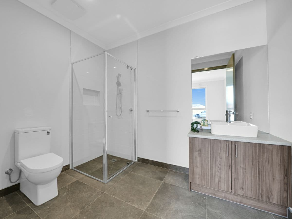 63 Cosmopolitan Drive, WYNDHAM VALE, Wyndham Vale - Thumbnail 3