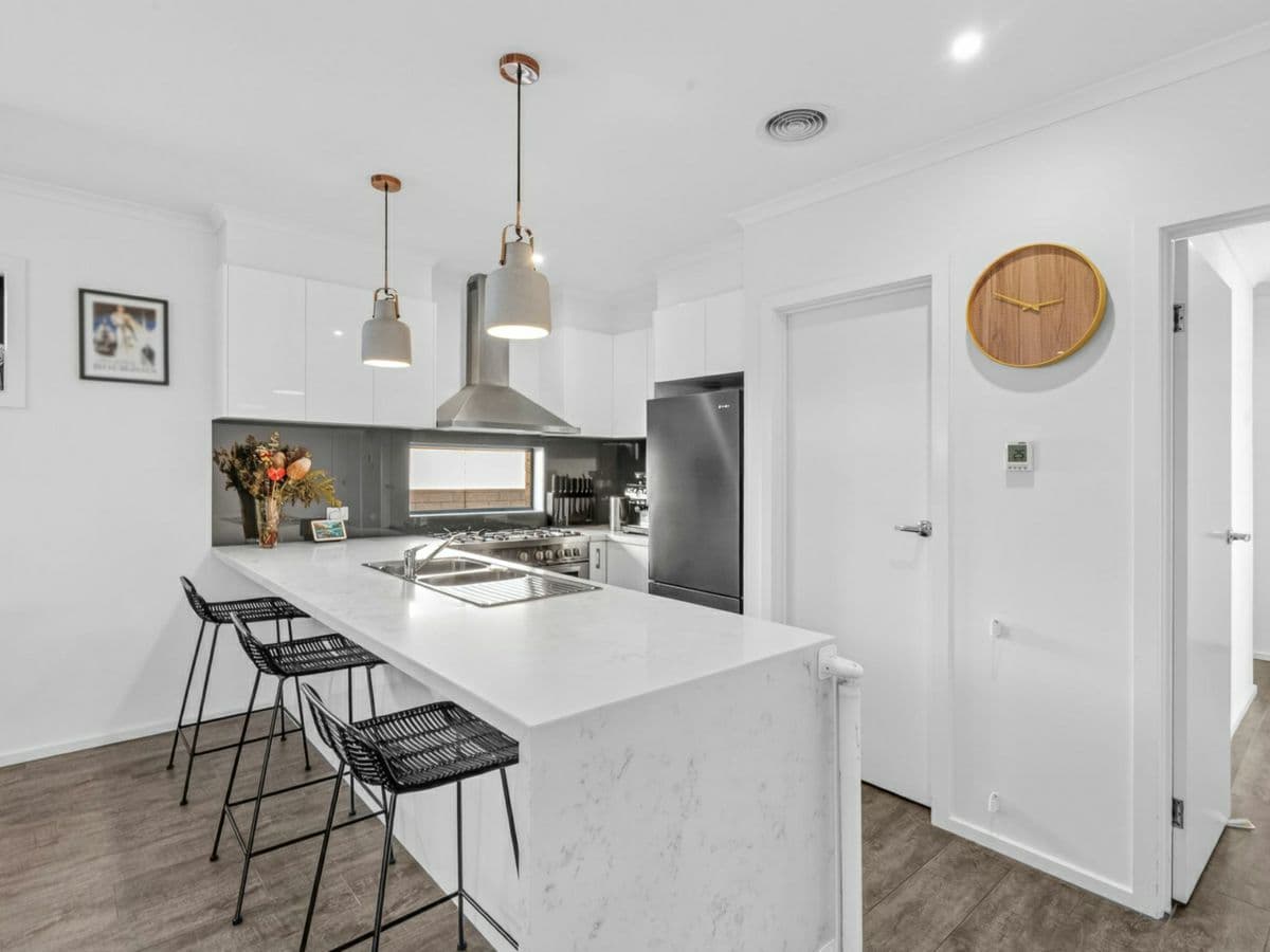11 Rocky Point Road, ARMSTRONG CREEK, Armstrong Creek - Thumbnail 2