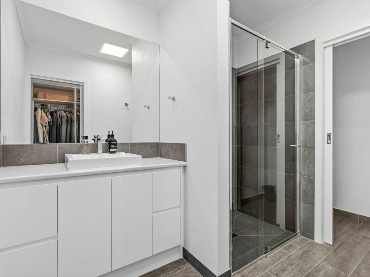 11 Rocky Point Road, ARMSTRONG CREEK, Armstrong Creek - Thumbnail 5