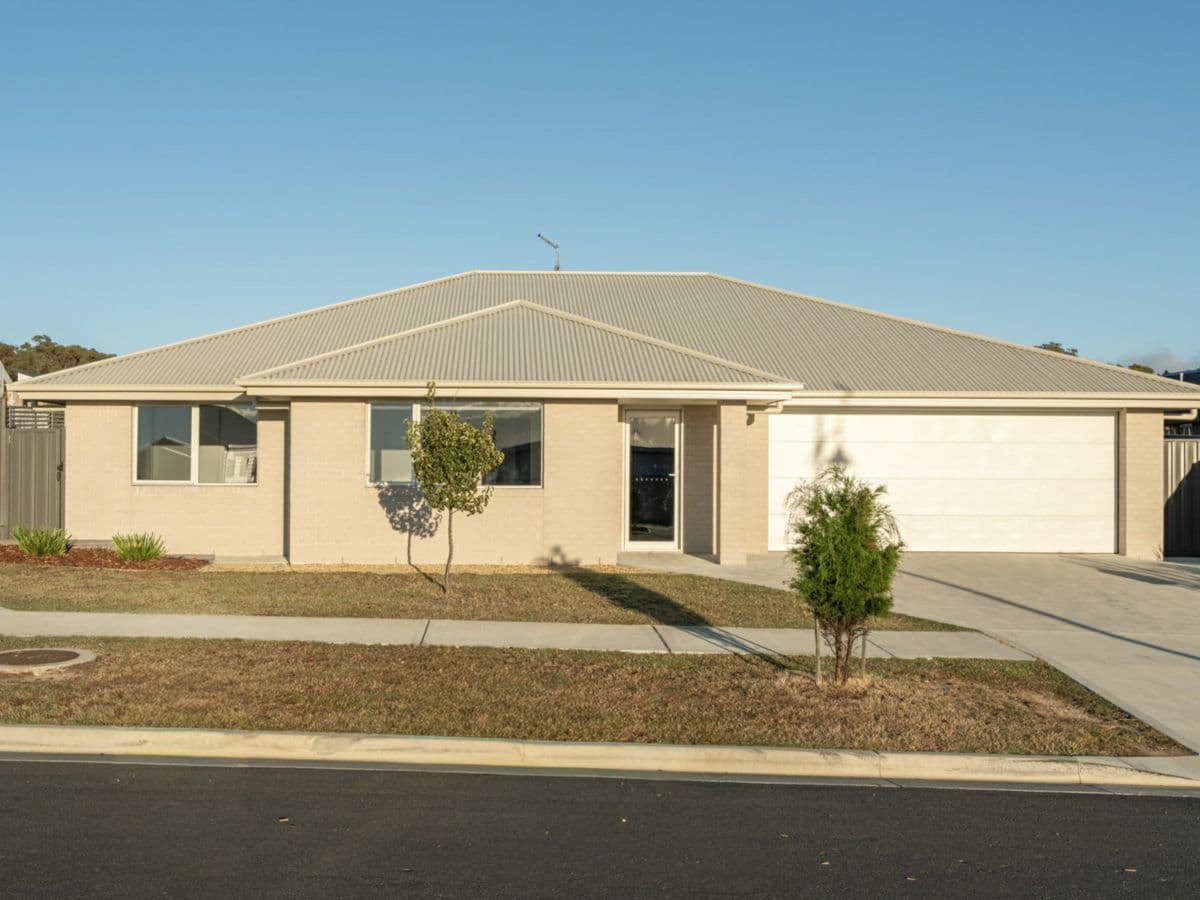 1/2 Diamond Way, HAWLEY BEACH, Hawley Beach - Image 1