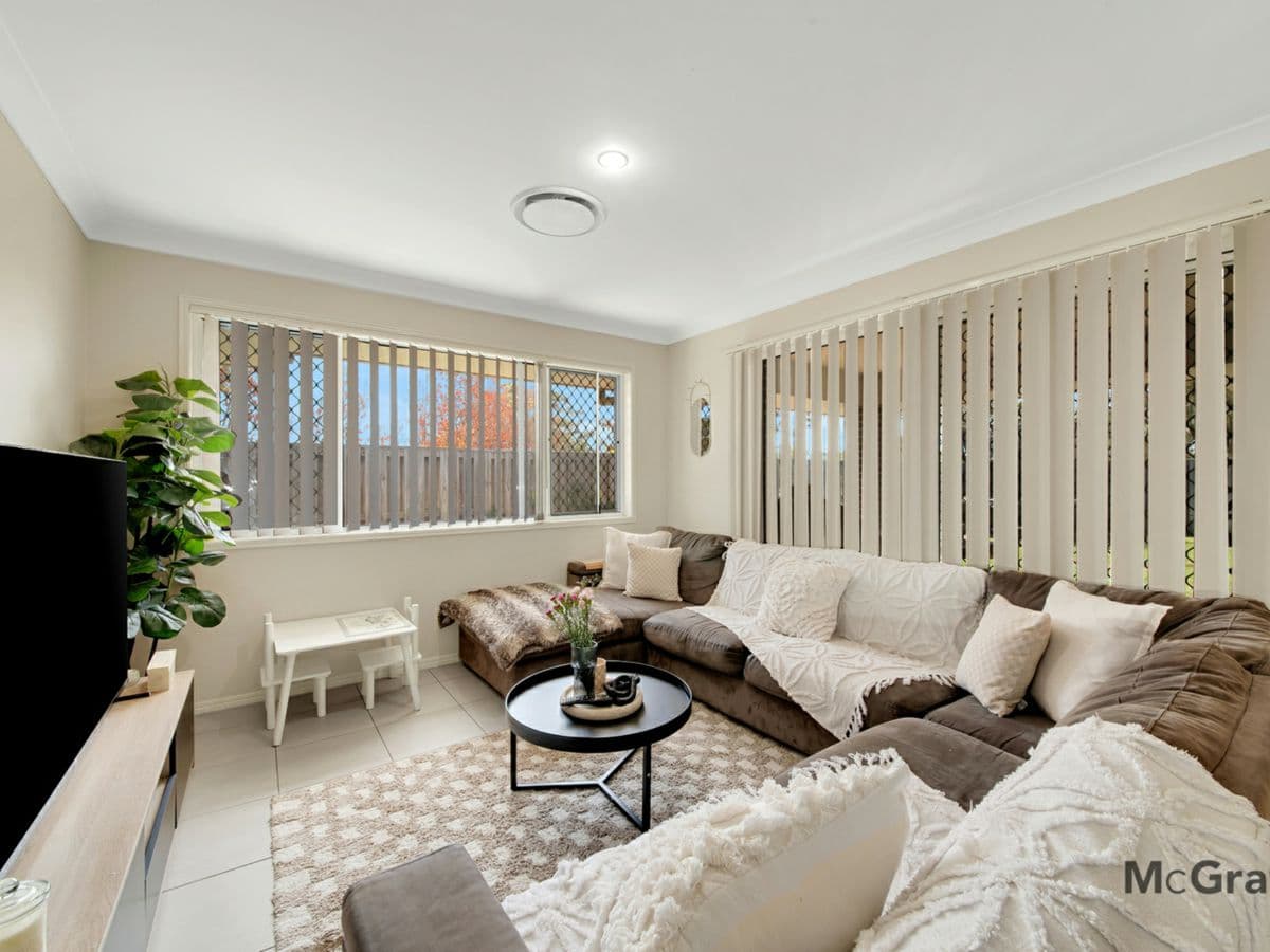 1 Shearwater Drive, GLEN EDEN, Glen Eden - Thumbnail 3