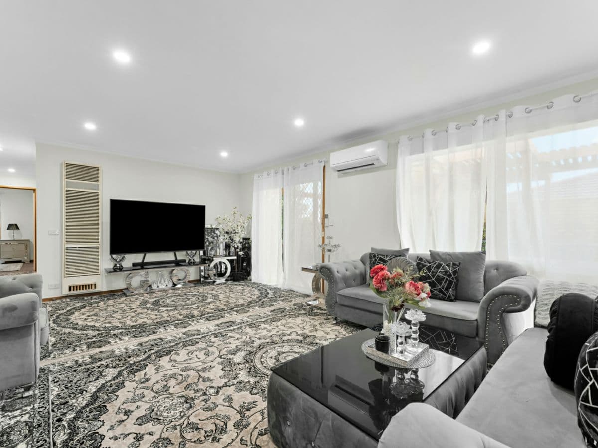 45 Norfolk Drive, NARRE WARREN, Narre Warren - Thumbnail 2