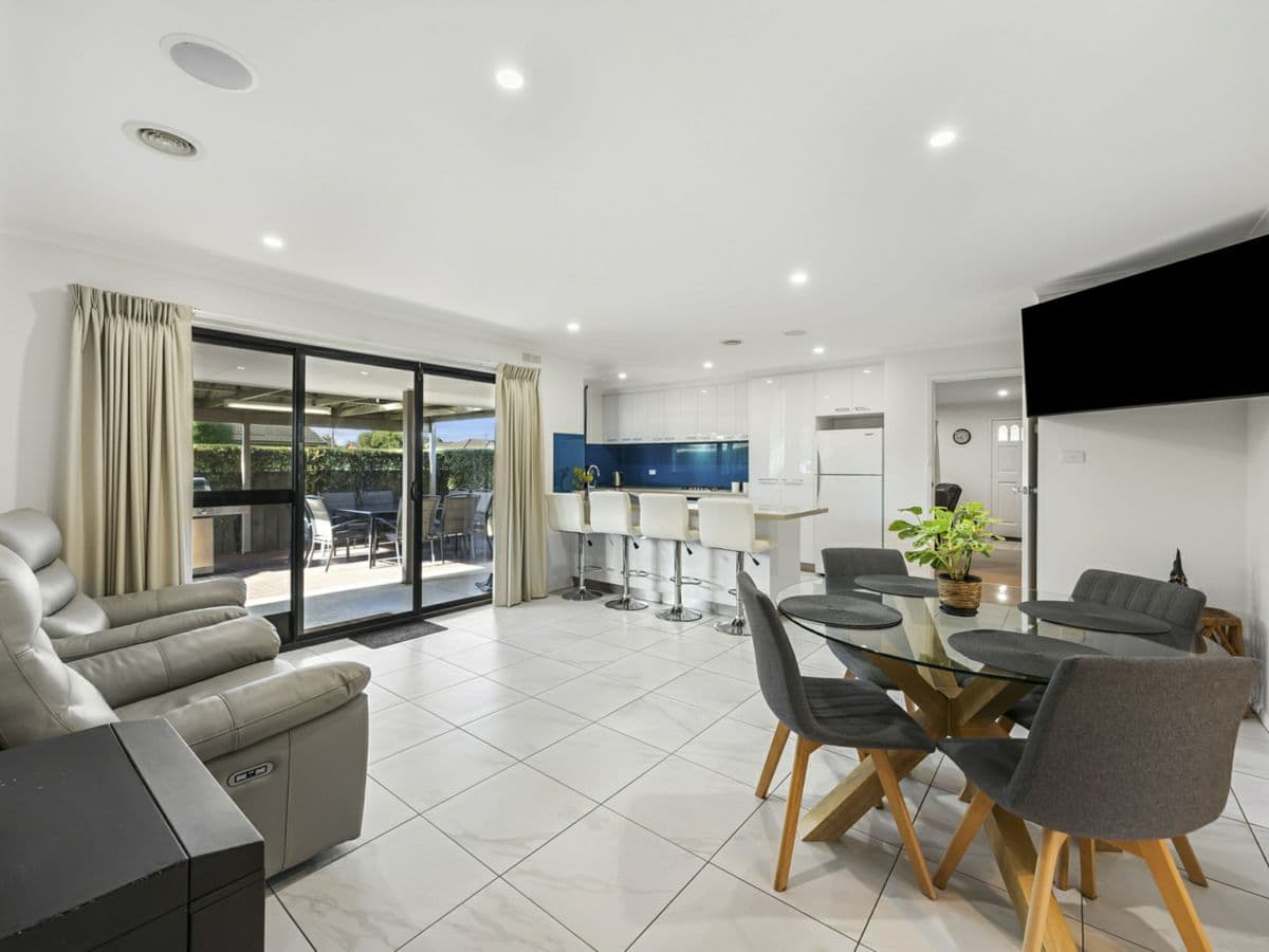 95 Grandview Grove, WENDOUREE, Wendouree - Thumbnail 5