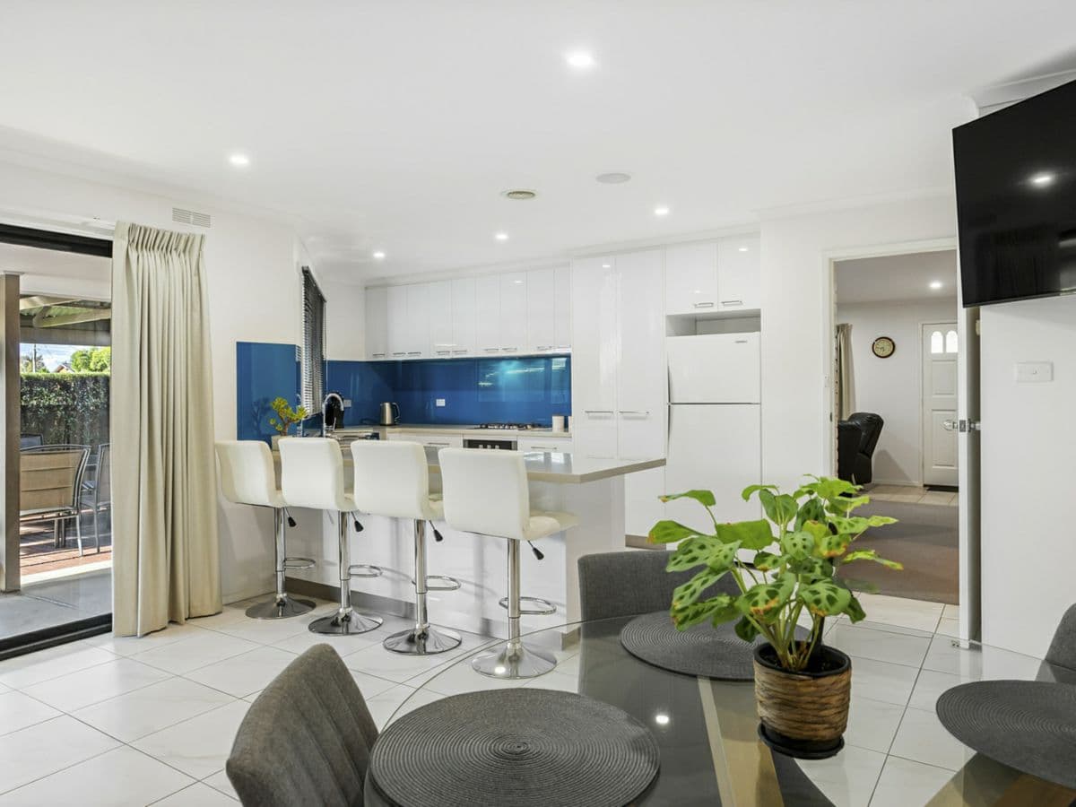 95 Grandview Grove, WENDOUREE, Wendouree - Thumbnail 6