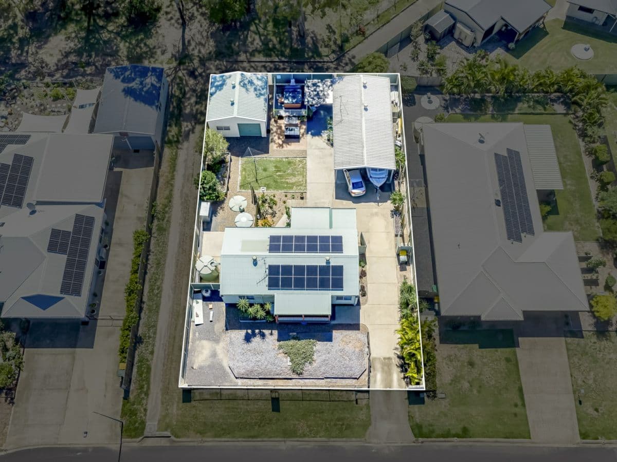 10 Cycad Court, MOORE PARK BEACH, Moore Park Beach - Image 1