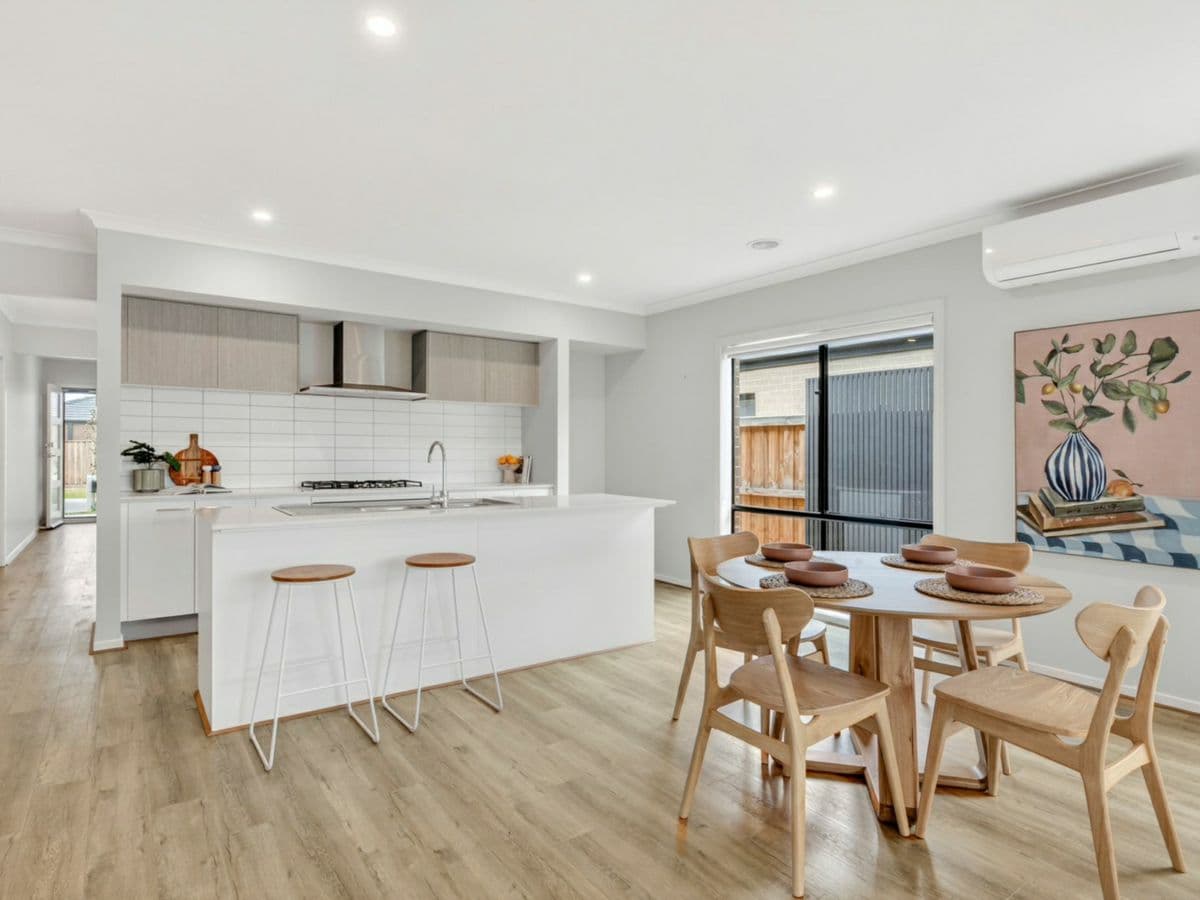 21 Stingray Street, ARMSTRONG CREEK, Armstrong Creek - Thumbnail 4