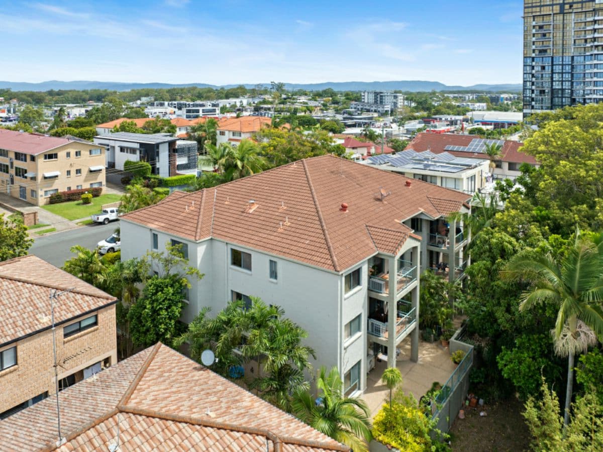 8/37 Meron Street, SOUTHPORT, Southport - Image 1