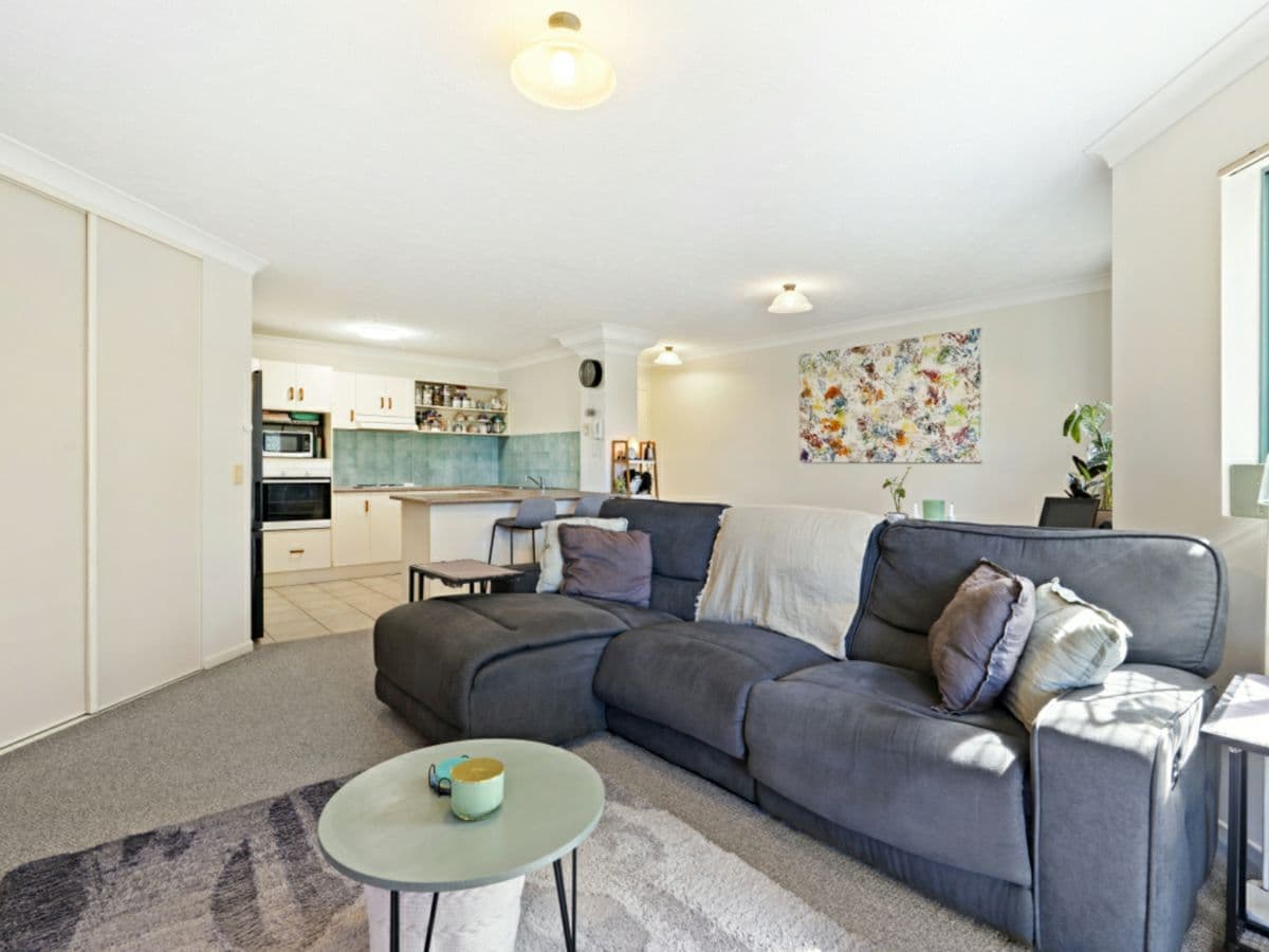 8/37 Meron Street, SOUTHPORT, Southport - Thumbnail 5