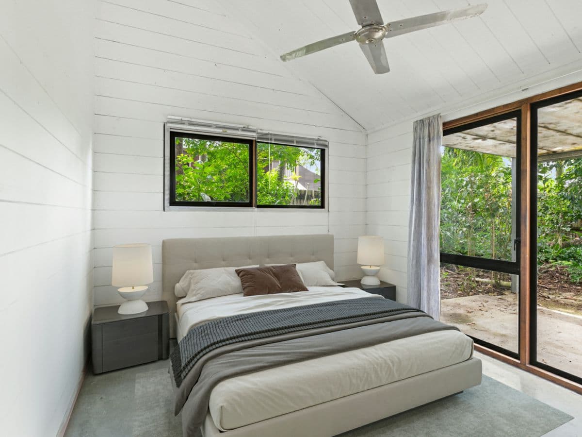 5 Hibiscus Lane, HOLLOWAYS BEACH, Holloways Beach - Thumbnail 4