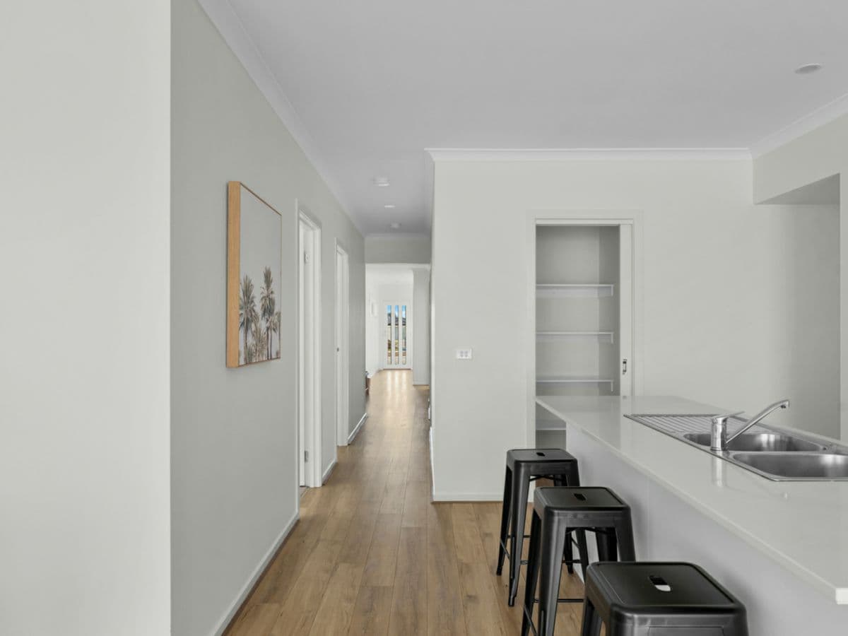 103 Bourbon Road, CRANBOURNE EAST, Cranbourne East - Thumbnail 6