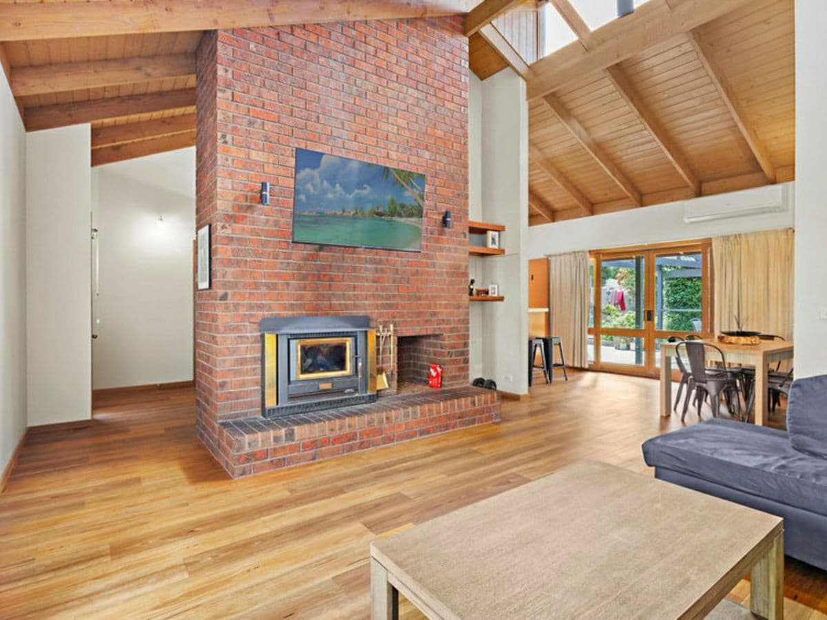 509 Wiltshire Lane, DELACOMBE, Delacombe - Thumbnail 2