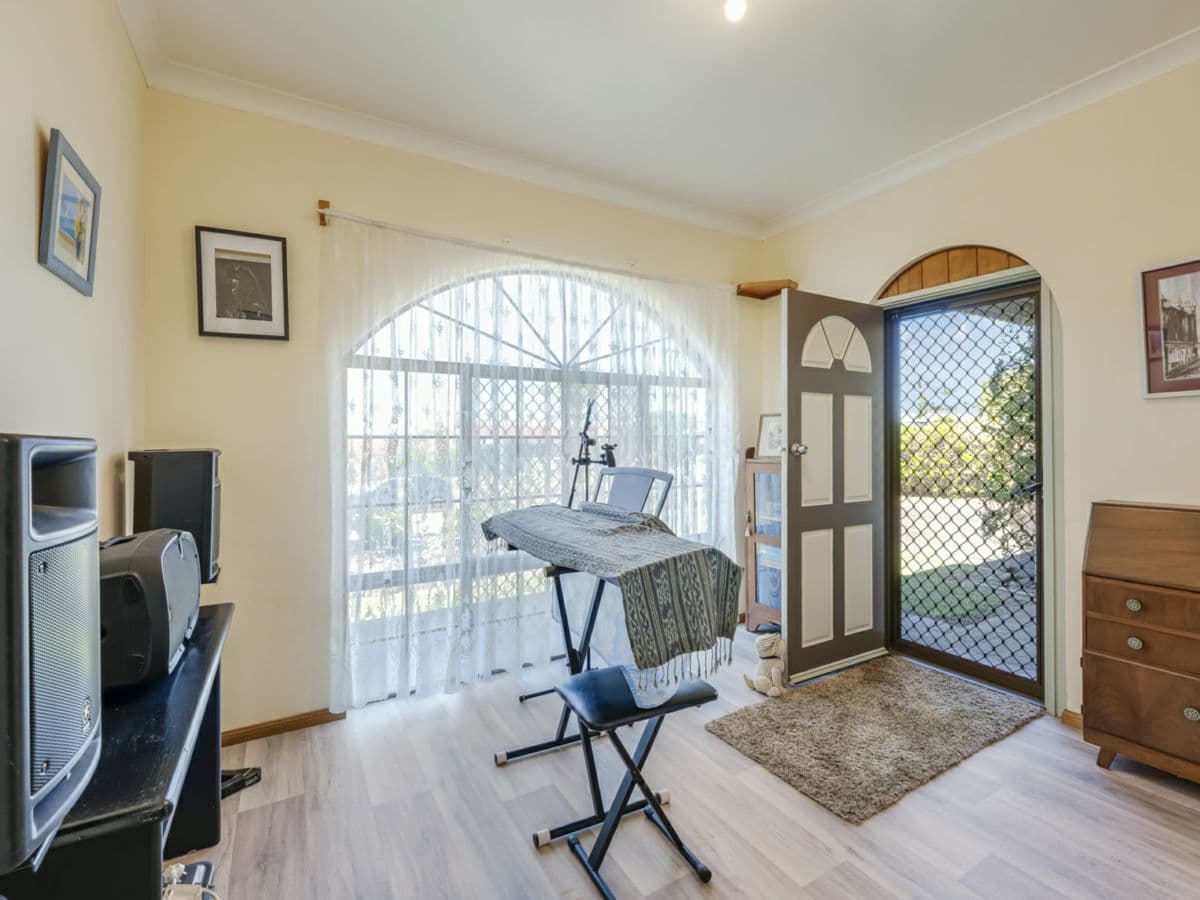 12 Rehbein Avenue, QUNABA, Qunaba - Thumbnail 4