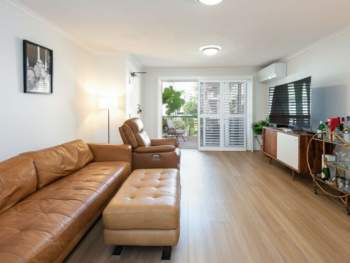 7/32 Meron Street, SOUTHPORT, Southport - Thumbnail 2