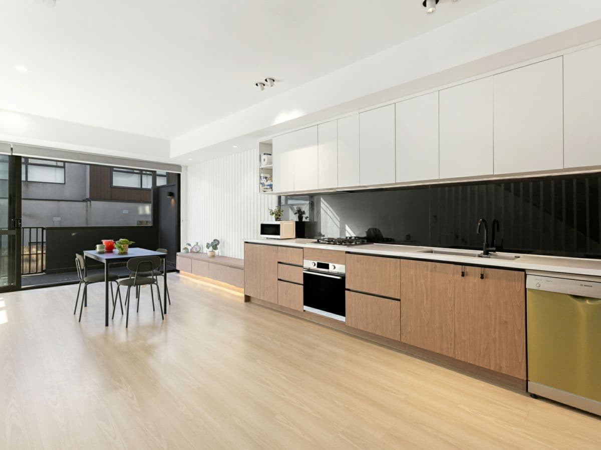 3/2 Heath Street, PASCOE VALE, Pascoe Vale - Thumbnail 2