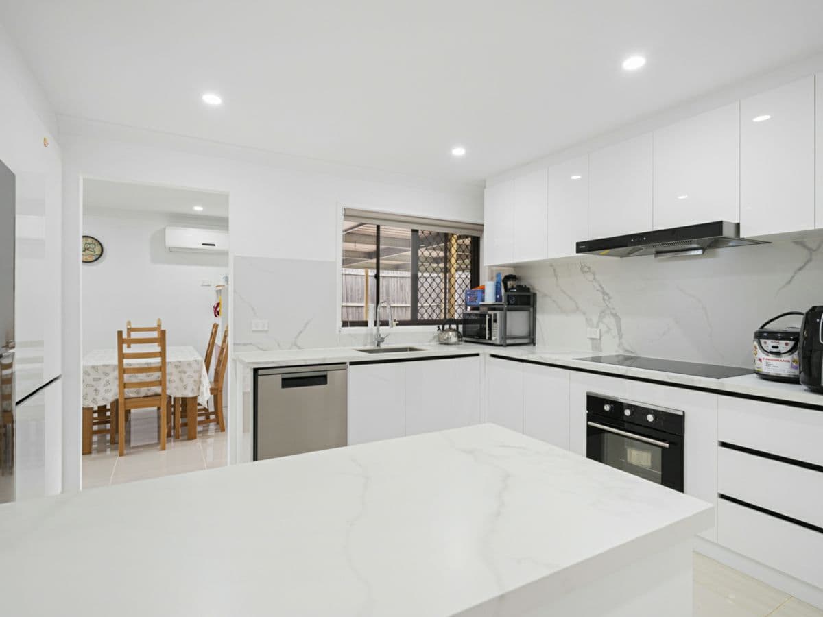 8 Helmet Court, HILLCREST, Hillcrest - Thumbnail 4