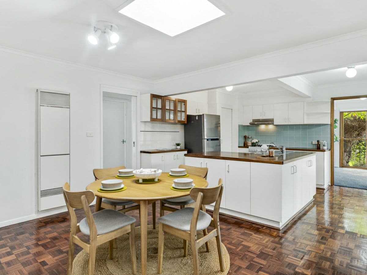 36 Hereford Drive, BELMONT, Belmont - Thumbnail 2
