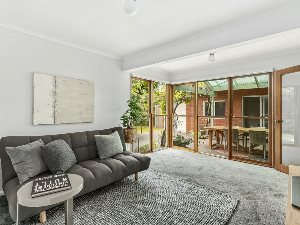 36 Hereford Drive, BELMONT, Belmont - Thumbnail 4