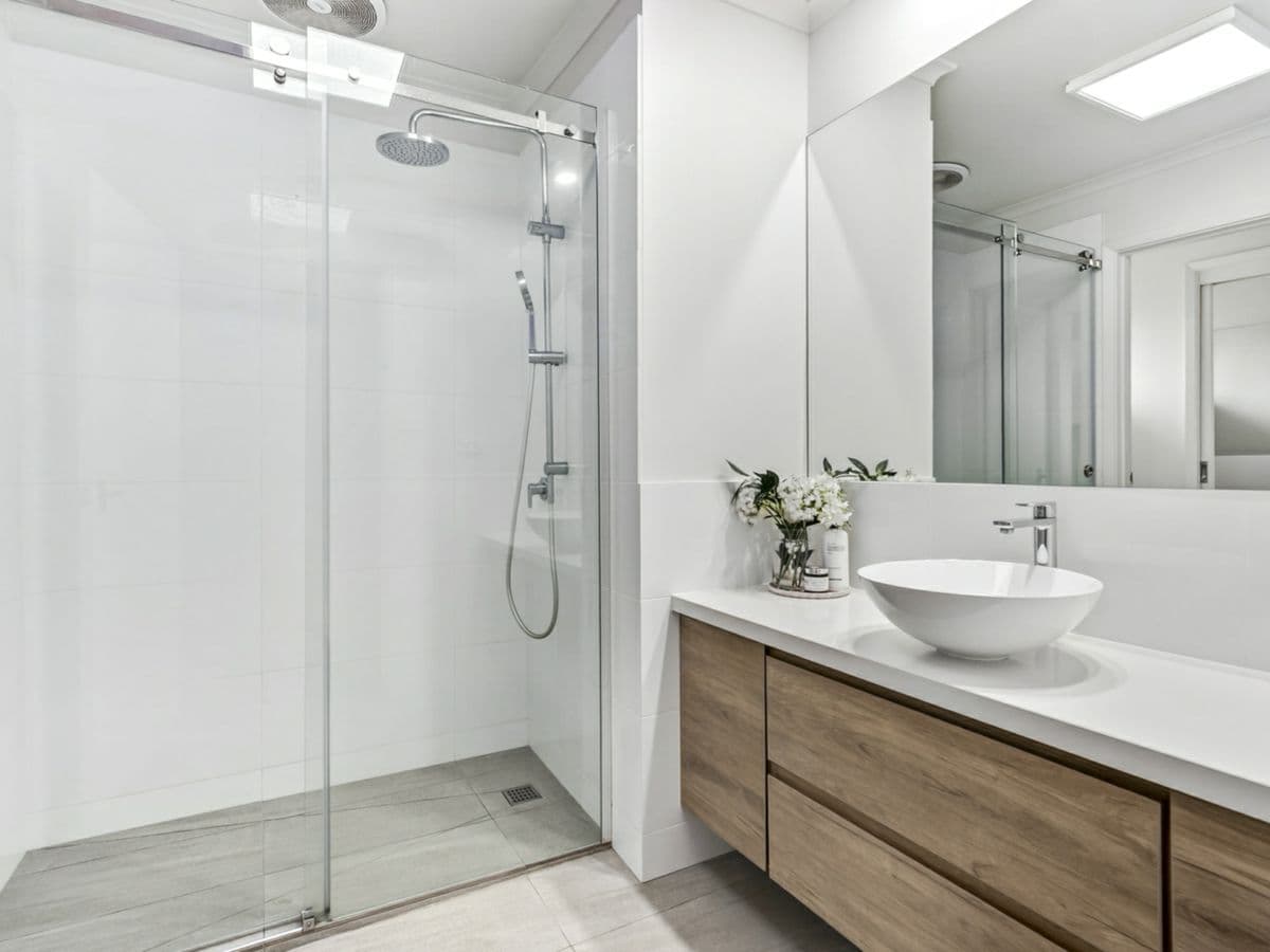 36 Hereford Drive, BELMONT, Belmont - Thumbnail 7