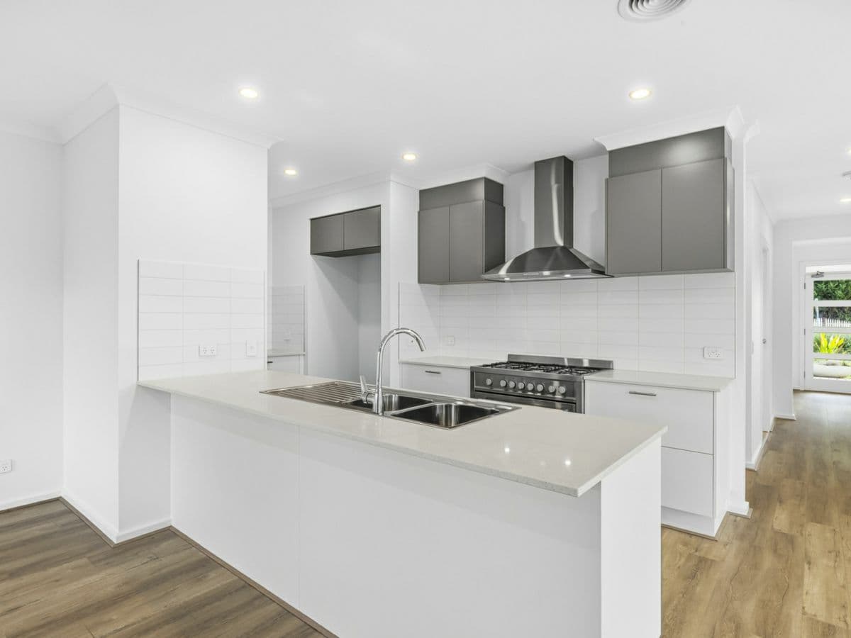 100 Bellarine Highway, NEWCOMB, Newcomb - Thumbnail 4