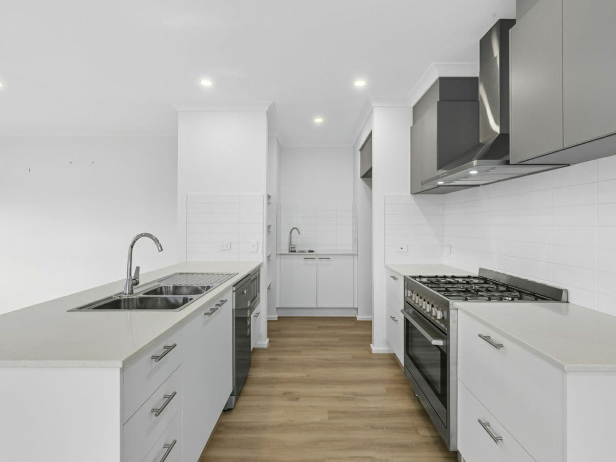 100 Bellarine Highway, NEWCOMB, Newcomb - Thumbnail 5