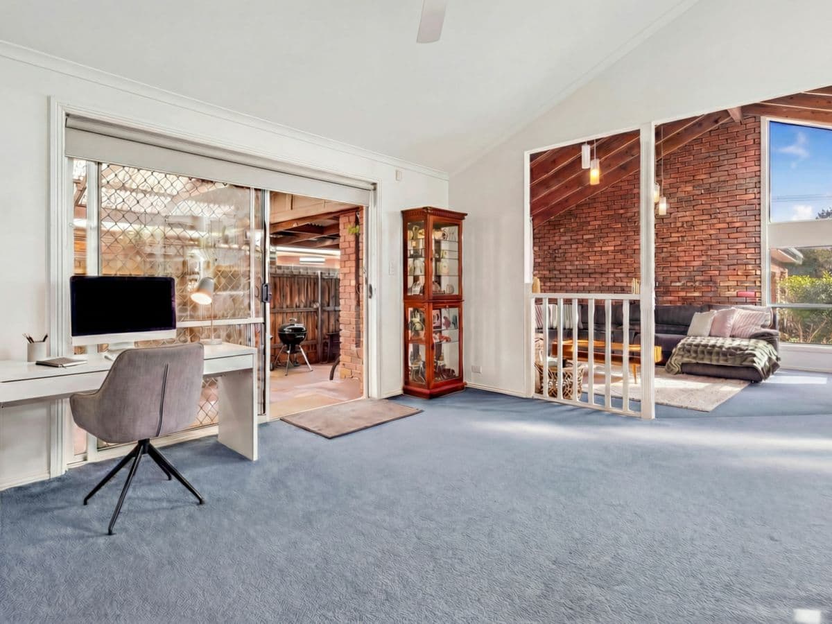15 Hastie Avenue, BELL PARK, Bell Park - Thumbnail 5