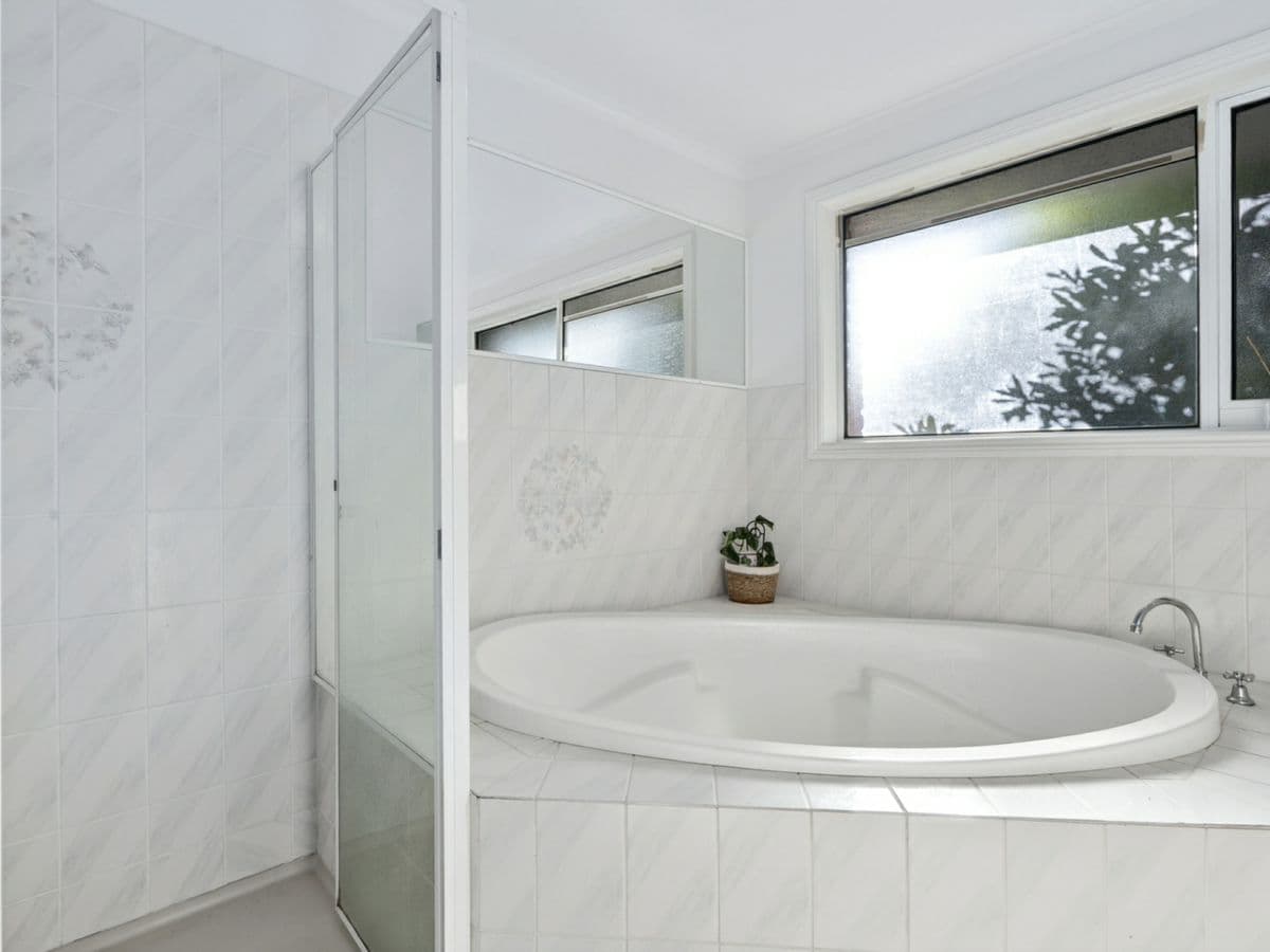 15 Hastie Avenue, BELL PARK, Bell Park - Thumbnail 7