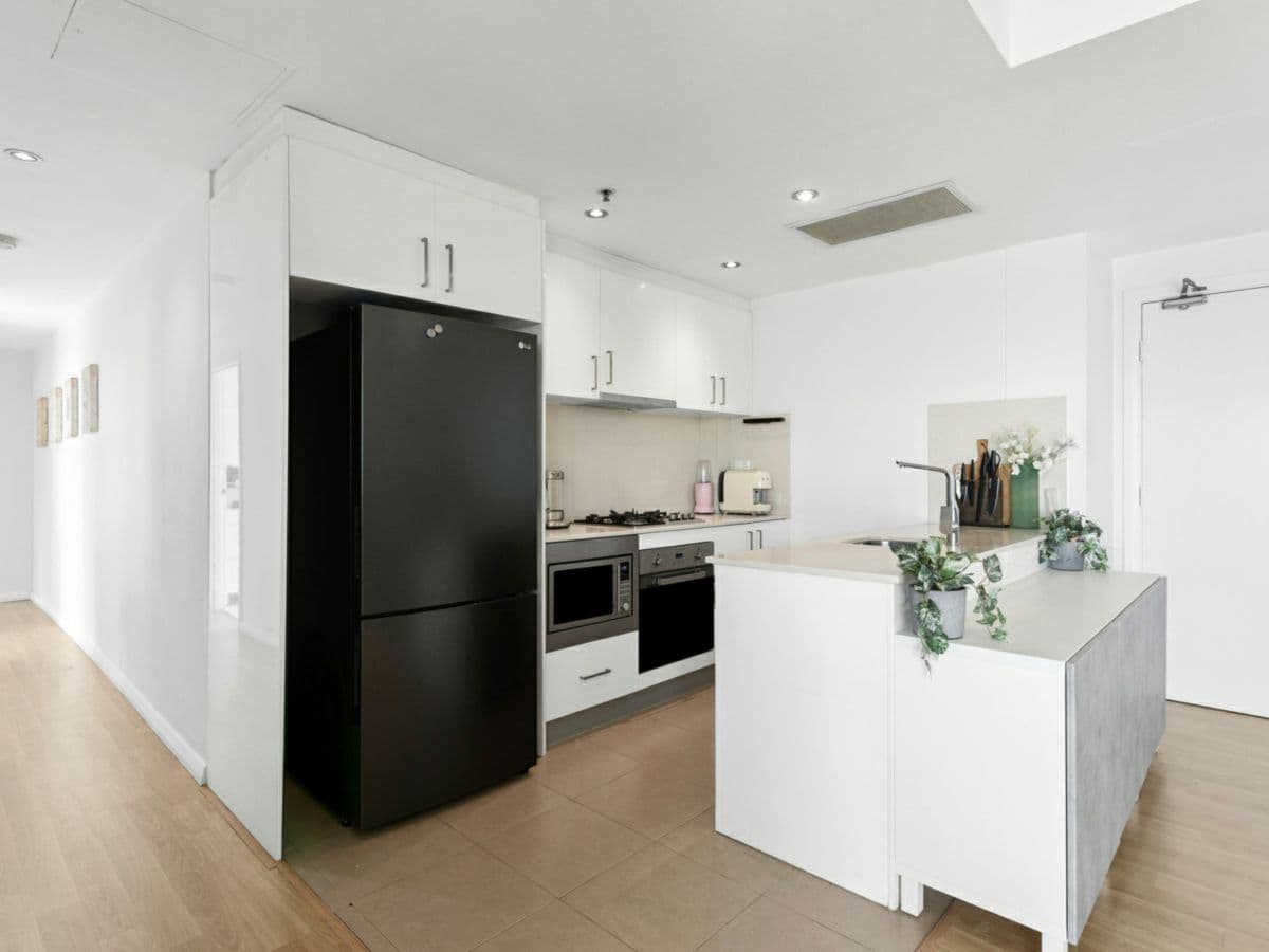 186/1 Railway Parade, BURWOOD, Burwood - Thumbnail 2
