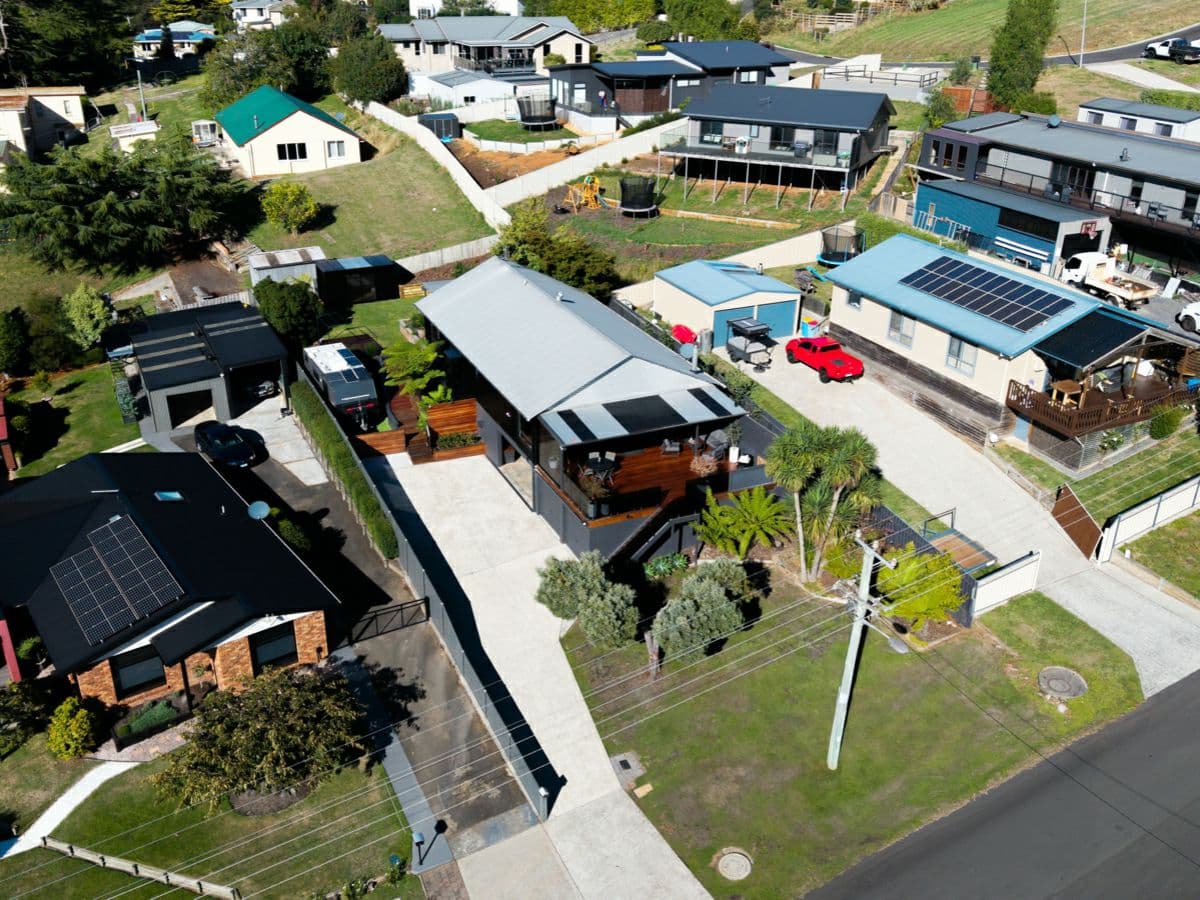 32 Hawkins Street, LATROBE, Latrobe - Thumbnail 2