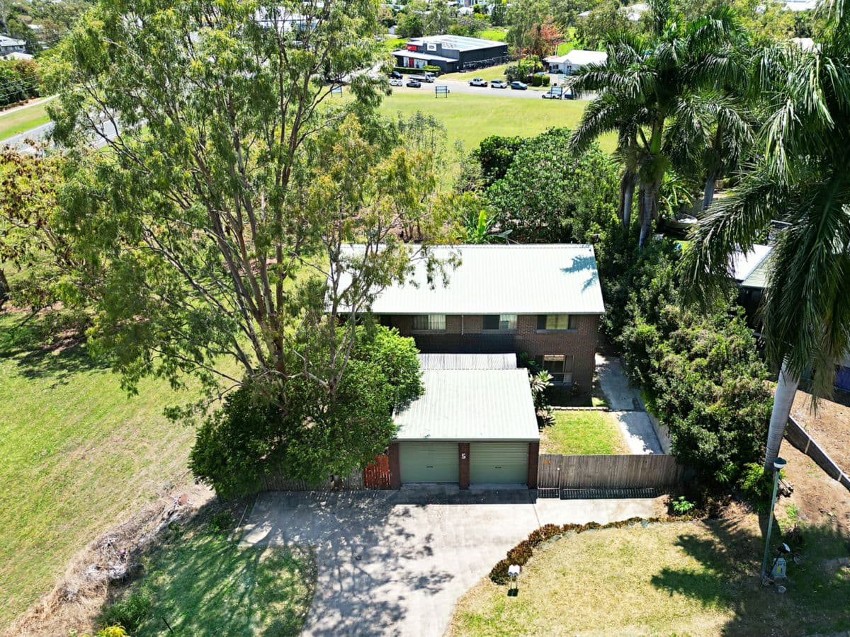 5 Barnes Place, CANNONVALE, Cannonvale - Image 1