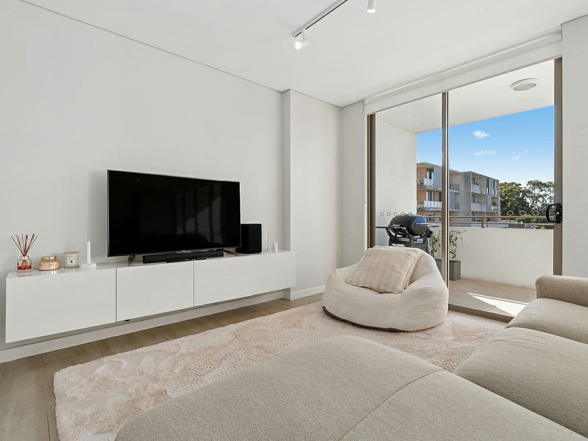 305/82 Bay Street, BOTANY, Botany - Image 1