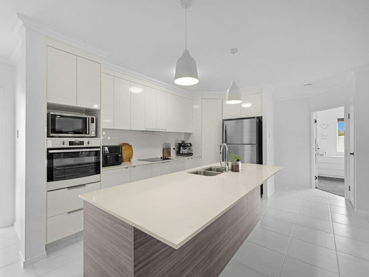 70 Lake Drive, YENGARIE, Yengarie - Thumbnail 3