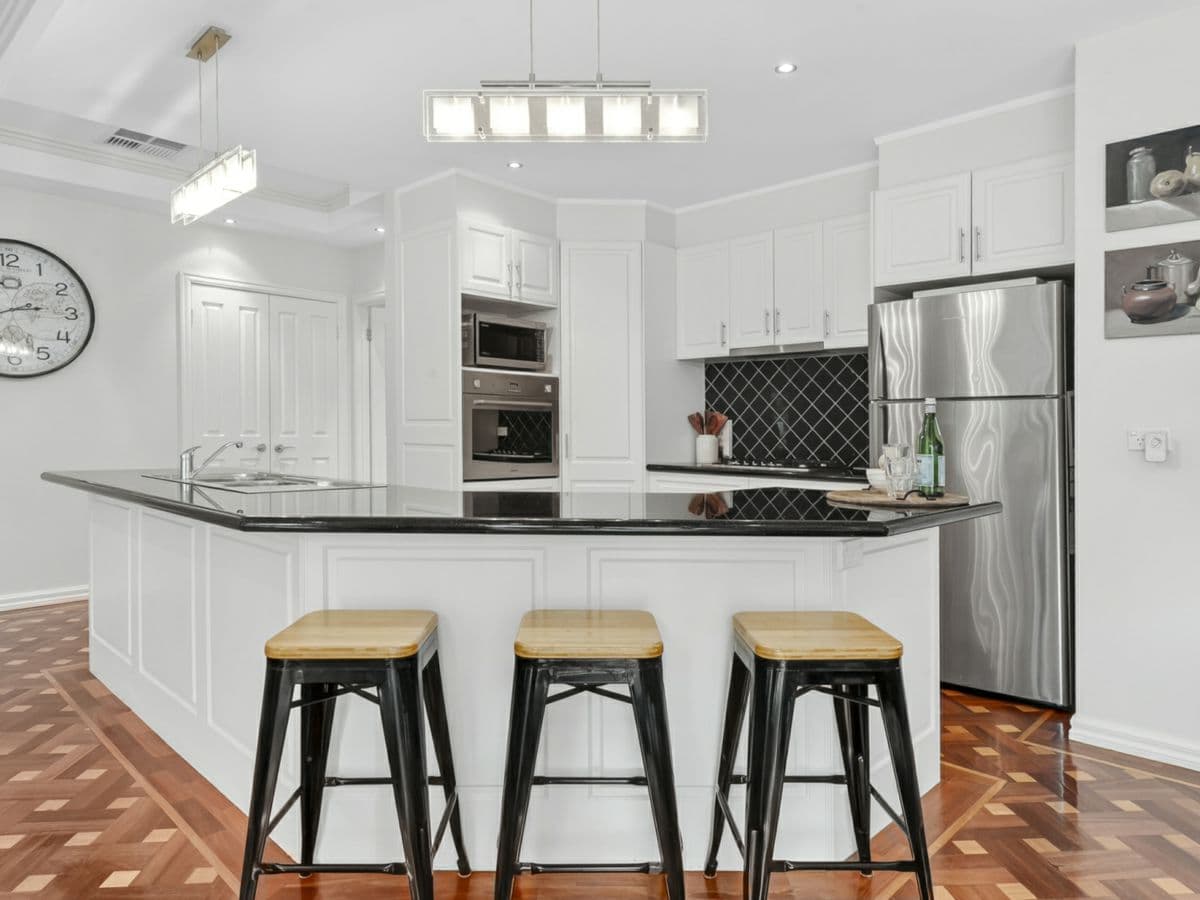 7 Mia Court, BELL PARK, Bell Park - Thumbnail 3