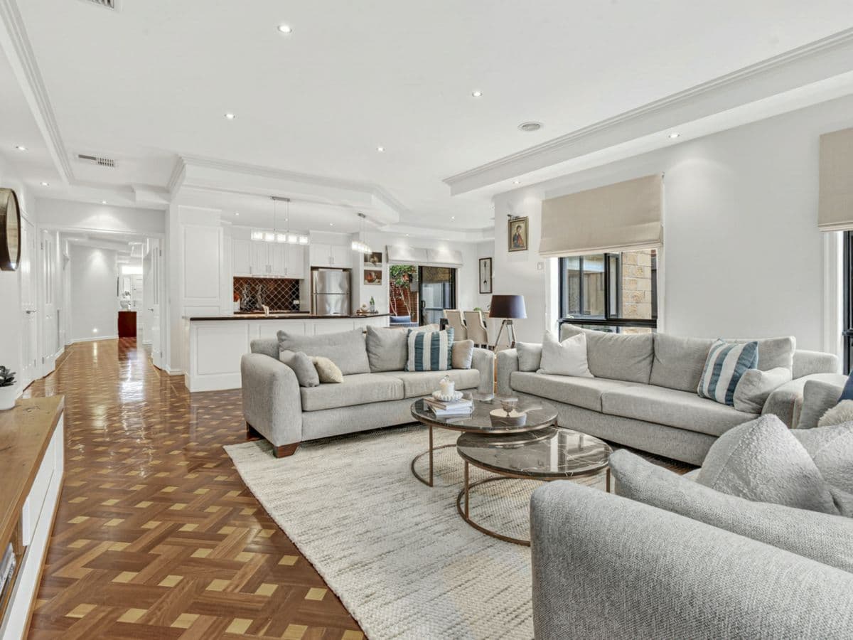 7 Mia Court, BELL PARK, Bell Park - Thumbnail 4