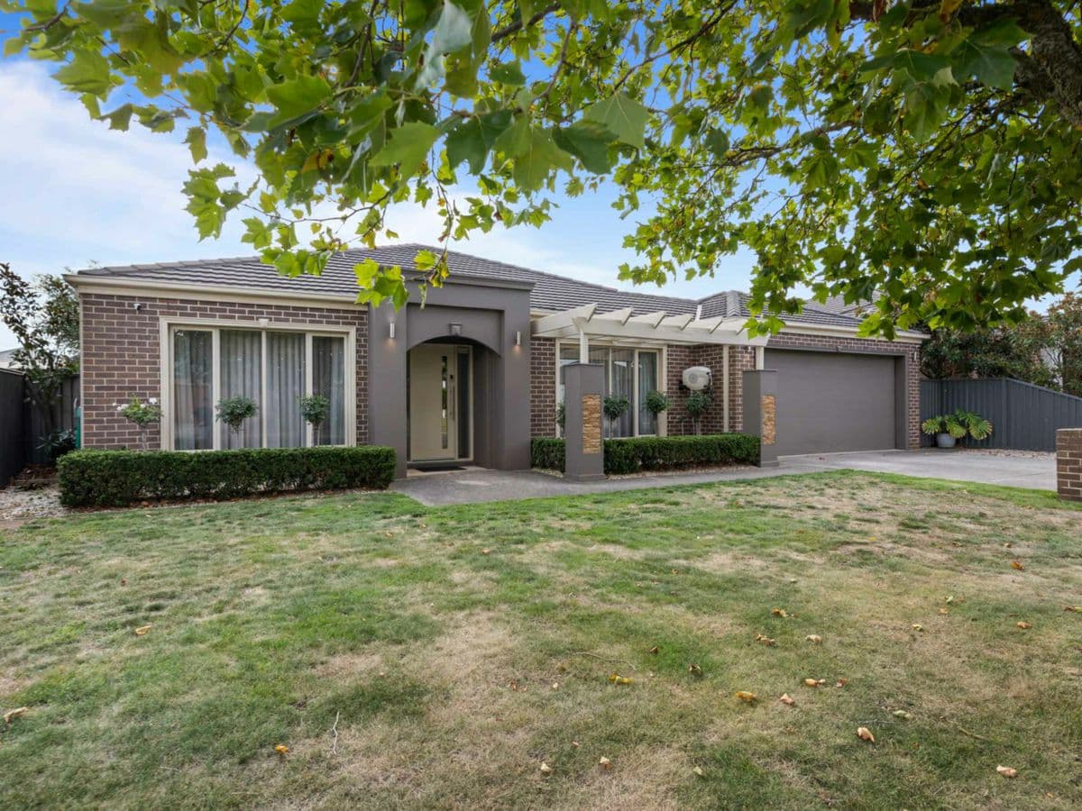 32 Alfredton Drive, ALFREDTON, Alfredton - Image 1