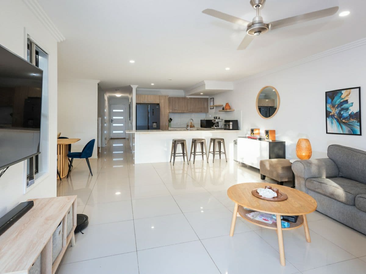 2/18 Tian Crescent, UPPER COOMERA, Upper Coomera - Image 1