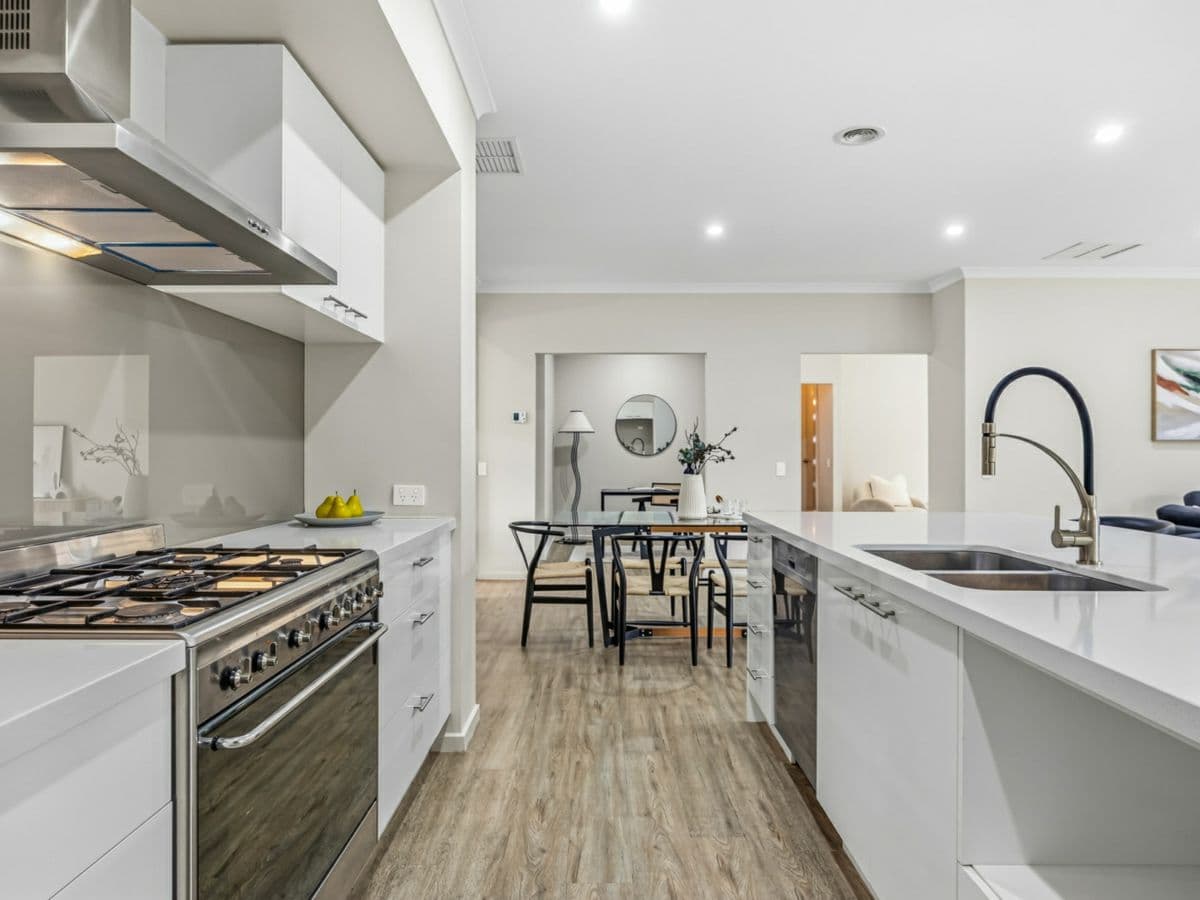 32 Shortridge Drive, LUCAS, Lucas - Thumbnail 4