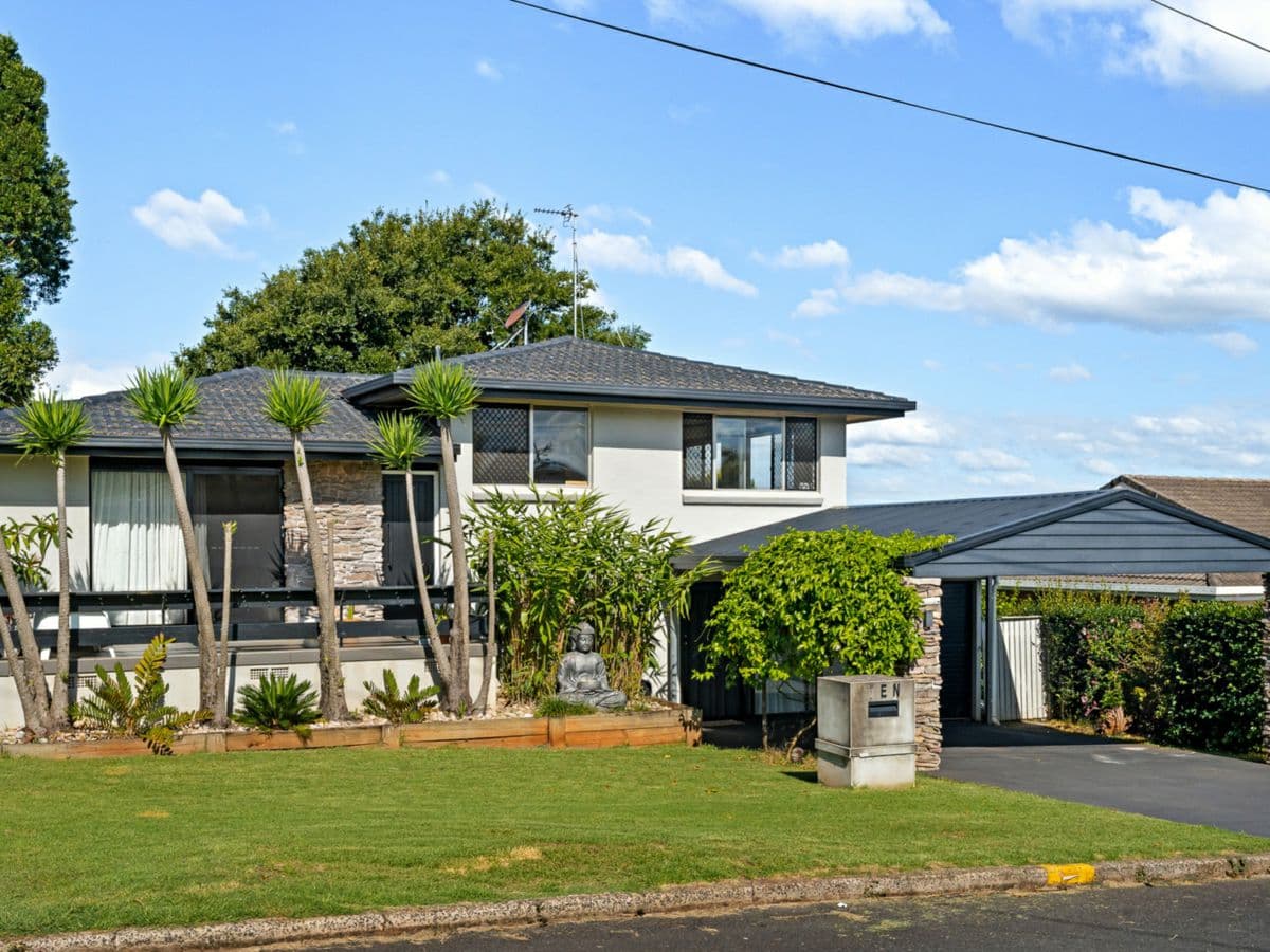 10 Raelyn Street, CENTENARY HEIGHTS, Centenary Heights - Image 1