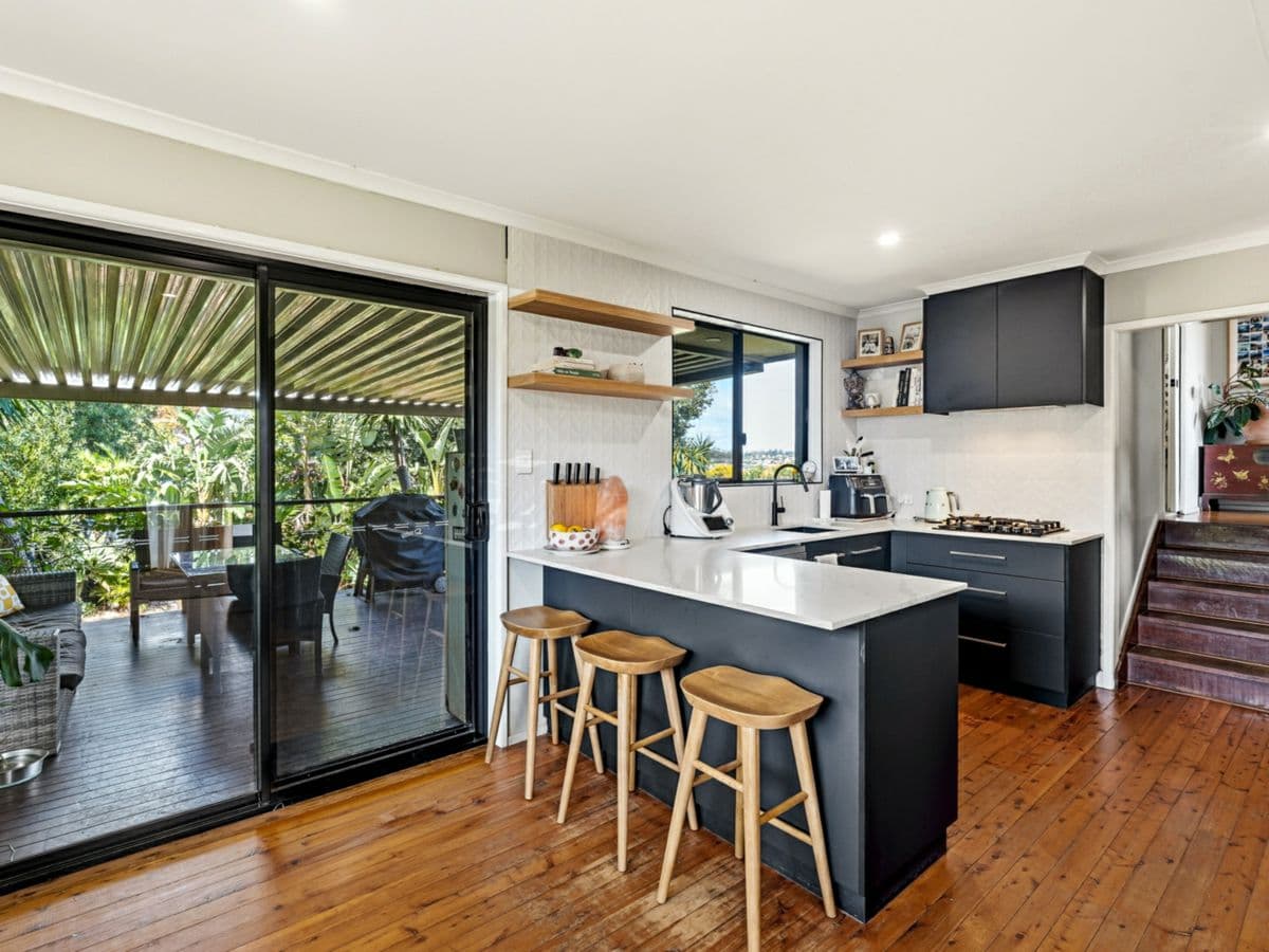 10 Raelyn Street, CENTENARY HEIGHTS, Centenary Heights - Thumbnail 3