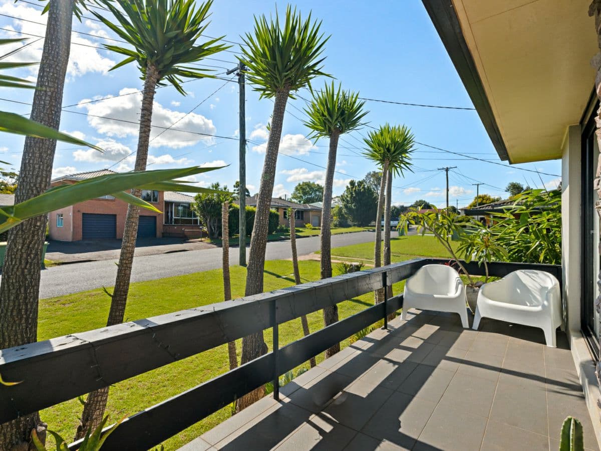 10 Raelyn Street, CENTENARY HEIGHTS, Centenary Heights - Thumbnail 6
