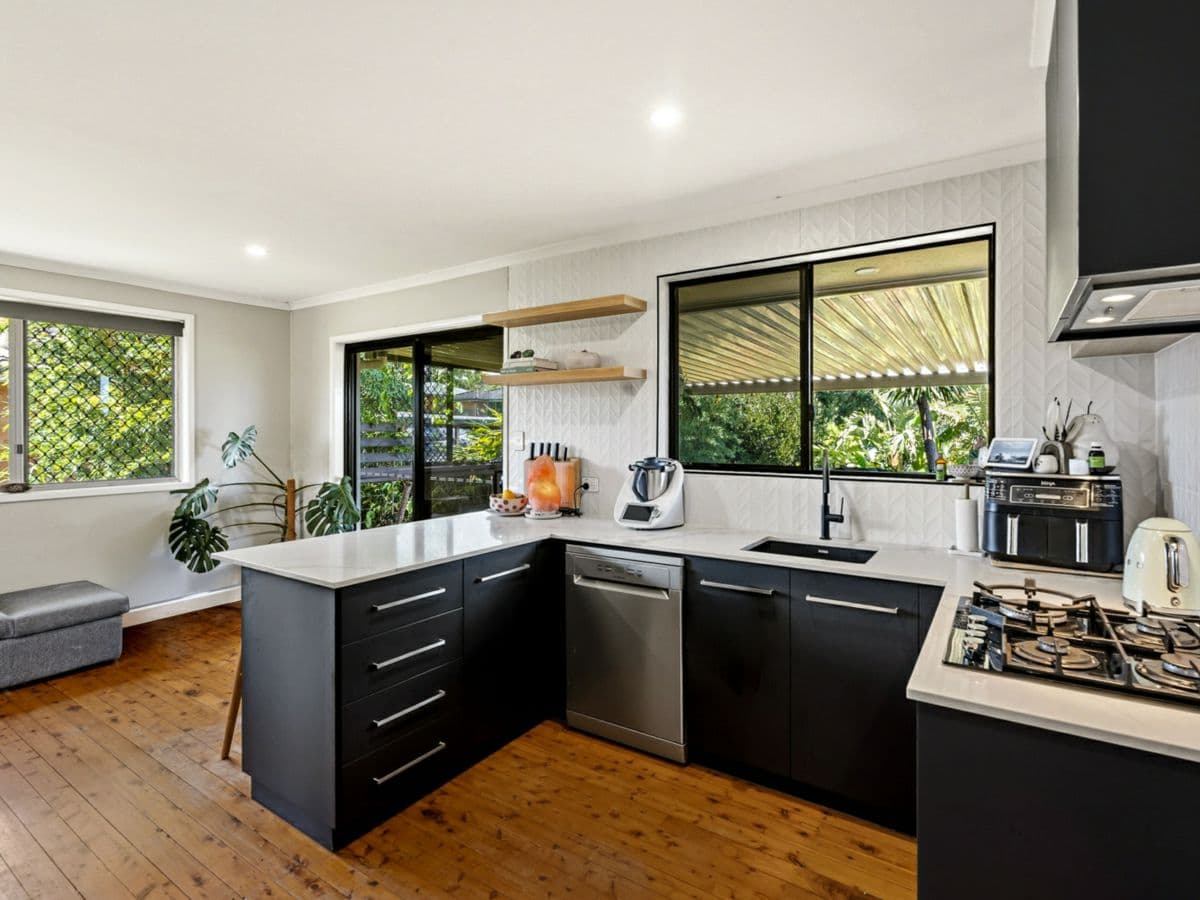 10 Raelyn Street, CENTENARY HEIGHTS, Centenary Heights - Thumbnail 8