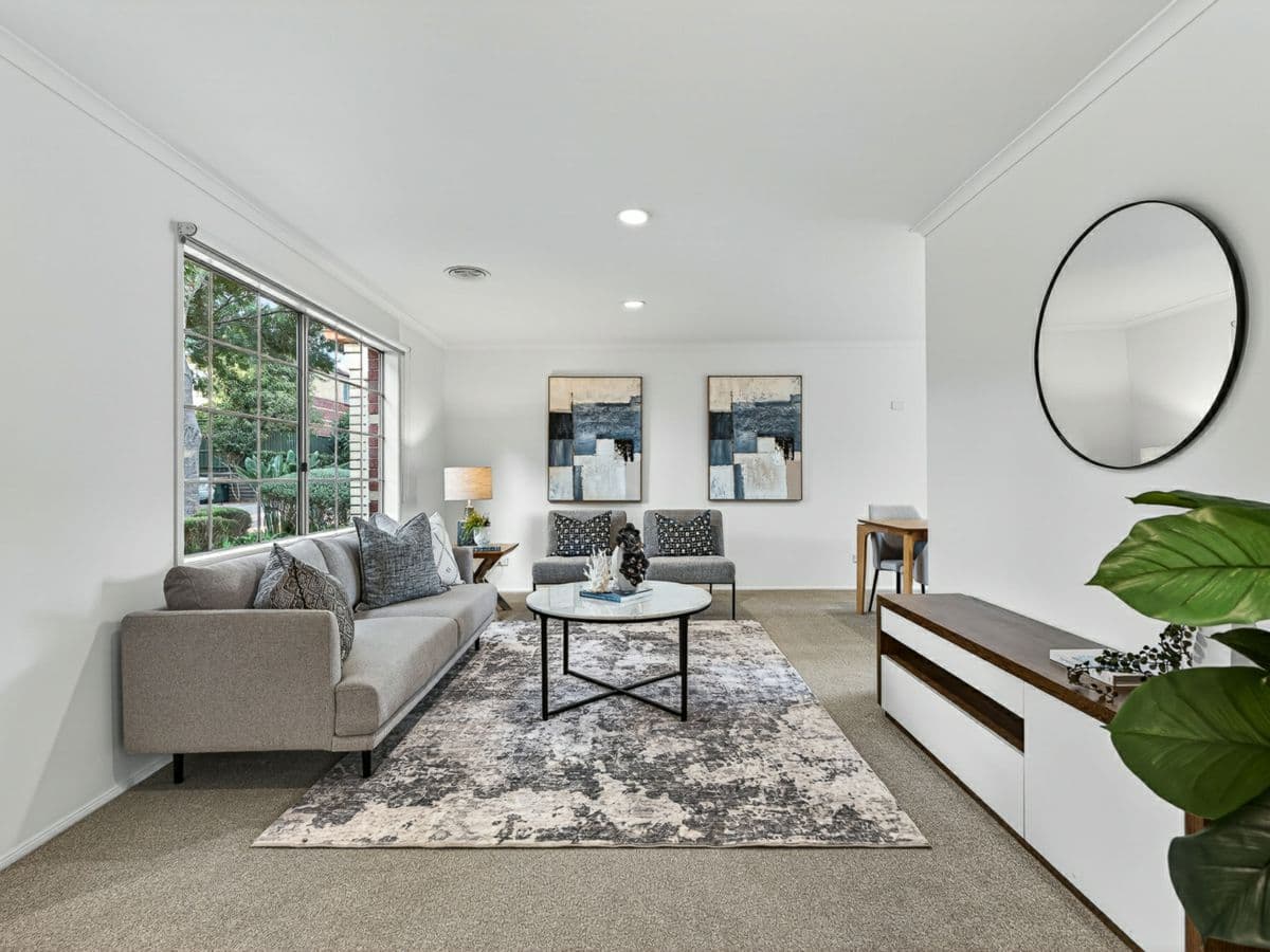 15 Peppermint Grove, BOX HILL SOUTH, Box Hill South - Thumbnail 2