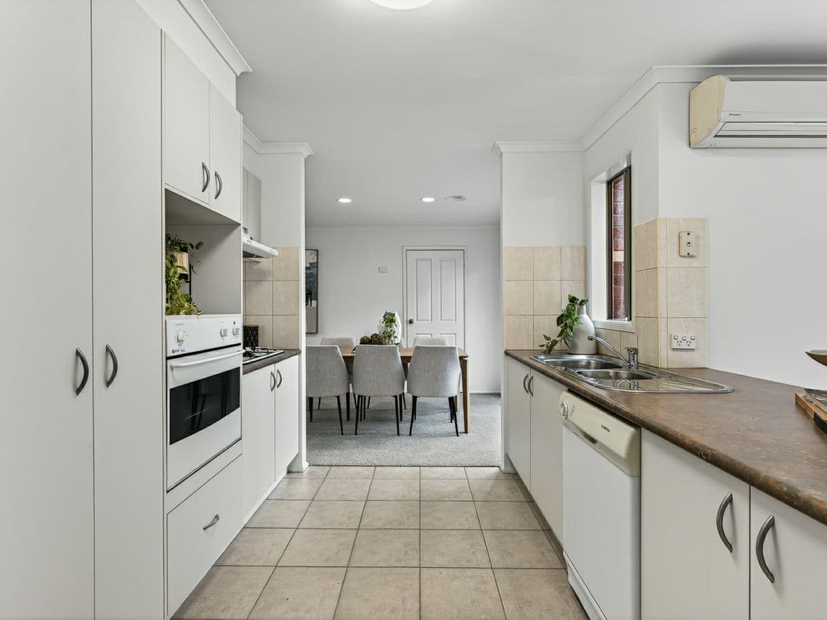 15 Peppermint Grove, BOX HILL SOUTH, Box Hill South - Thumbnail 4