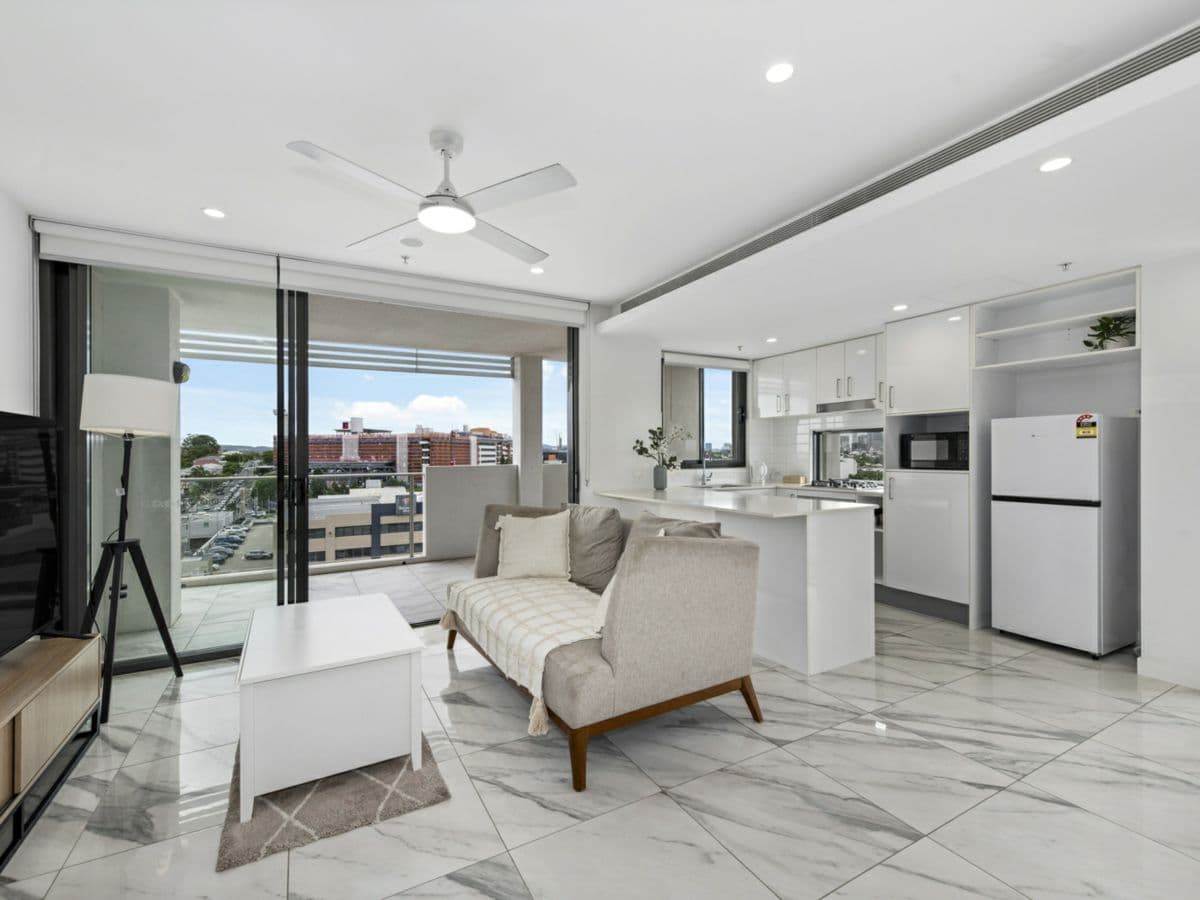 709/70-74 Carl Street, WOOLLOONGABBA, Woolloongabba - Image 1