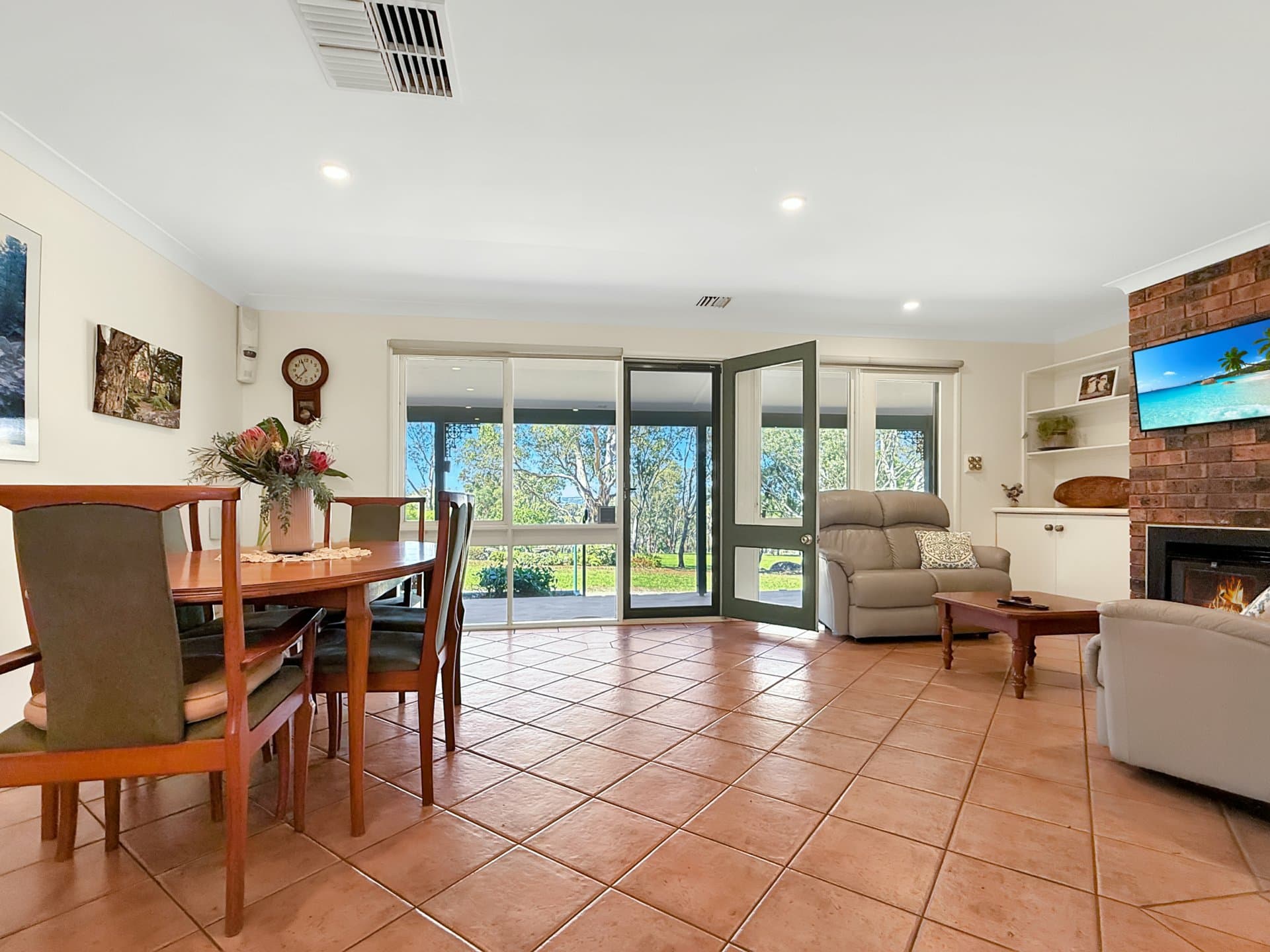 60 Redhill Road, Young, Young - Thumbnail 5