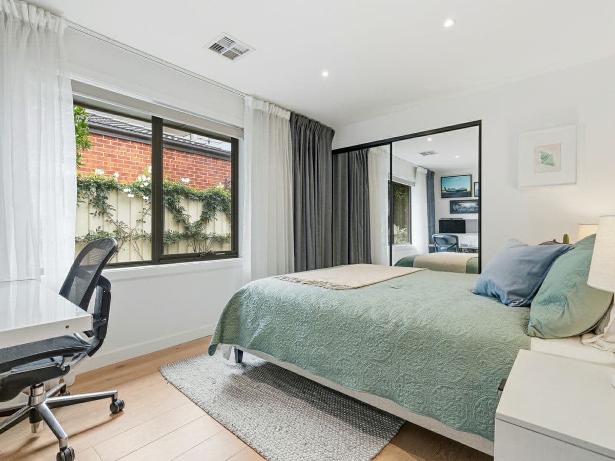 17 Monash Crescent, CLAYTON SOUTH, Clayton South - Thumbnail 8