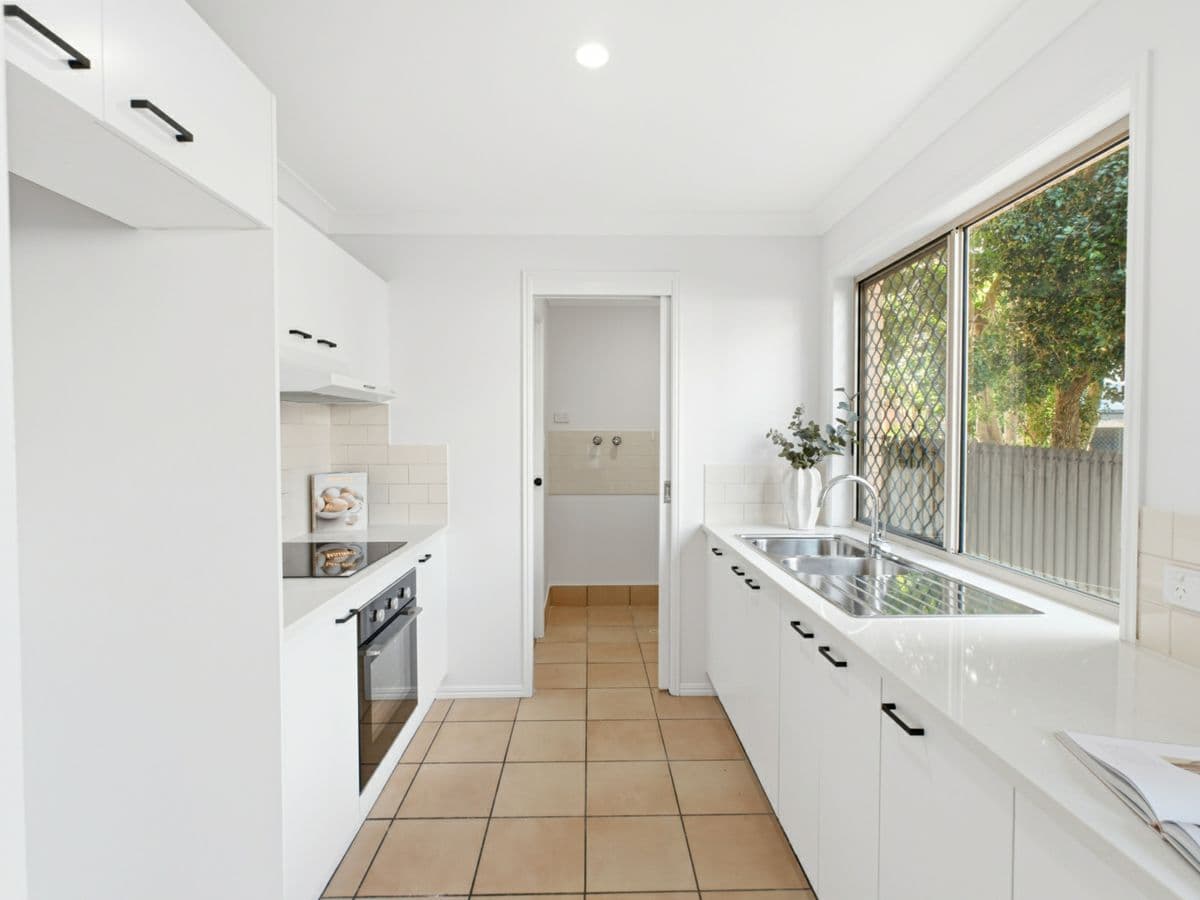 2/37 Birdwood Road, HOLLAND PARK WEST, Holland Park West - Thumbnail 8