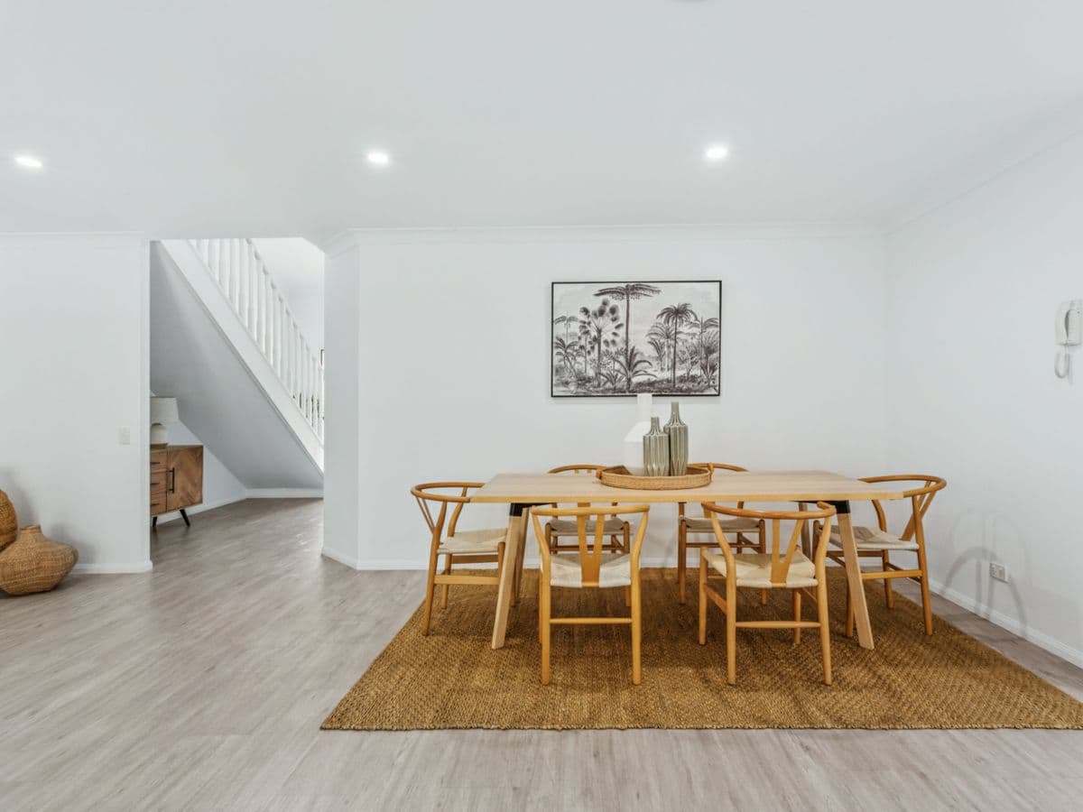 8/8 Gordon Street, LABRADOR, Labrador - Thumbnail 2